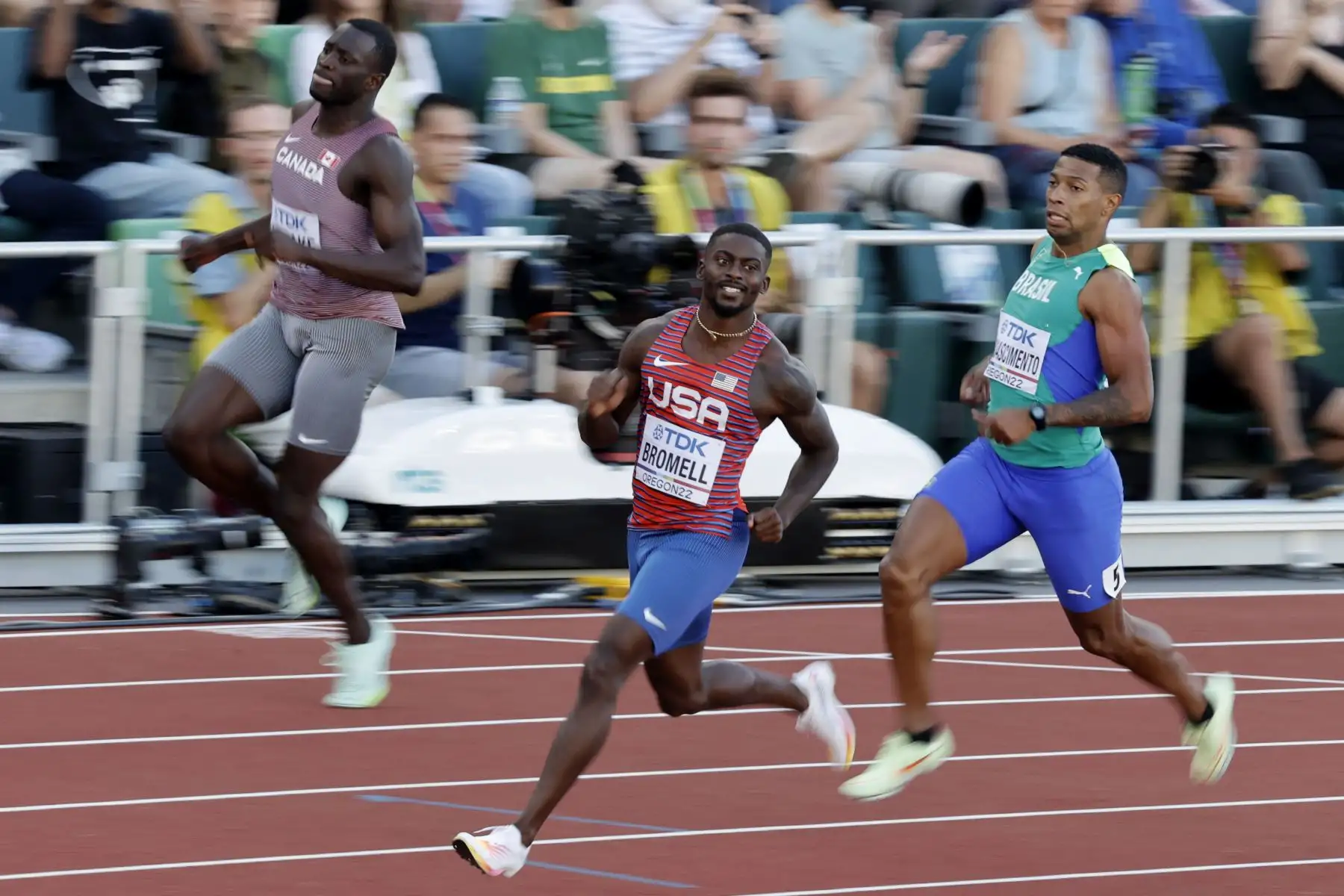 Trayvon Bromell  de Estados Unidos compite hoy, en la prueba 100m masculino en los Campeonatos del Mundo de atletismo en el estadio Hayward Field en Eugene (Estados Unidos). 
Foto: EFE