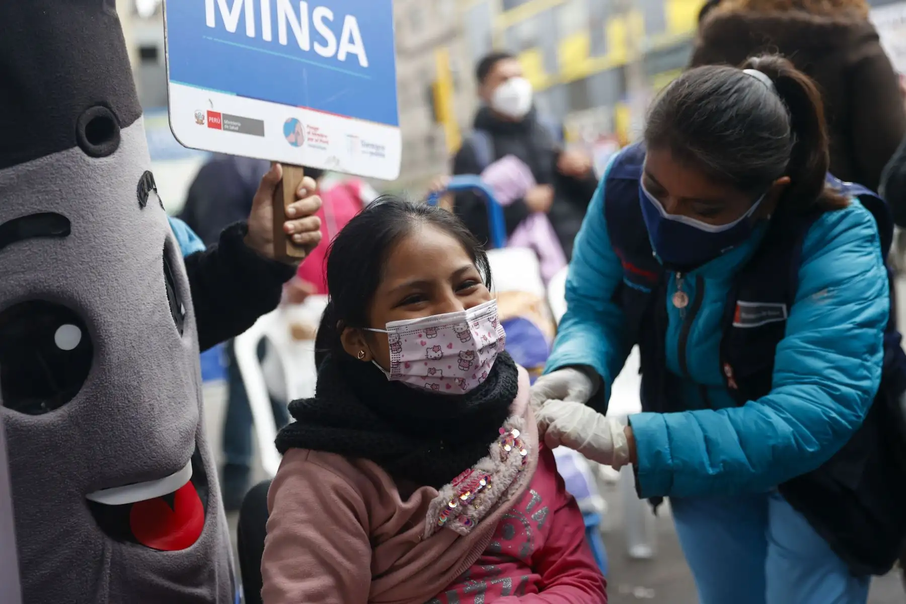 Ministerio de Salud realiza campaña de vacunación contra el covid-19 en la Estación Gamarra de la Linea 1 del Metro de Lima.
Foto: ANDINA/Carla Patiño Ramírez