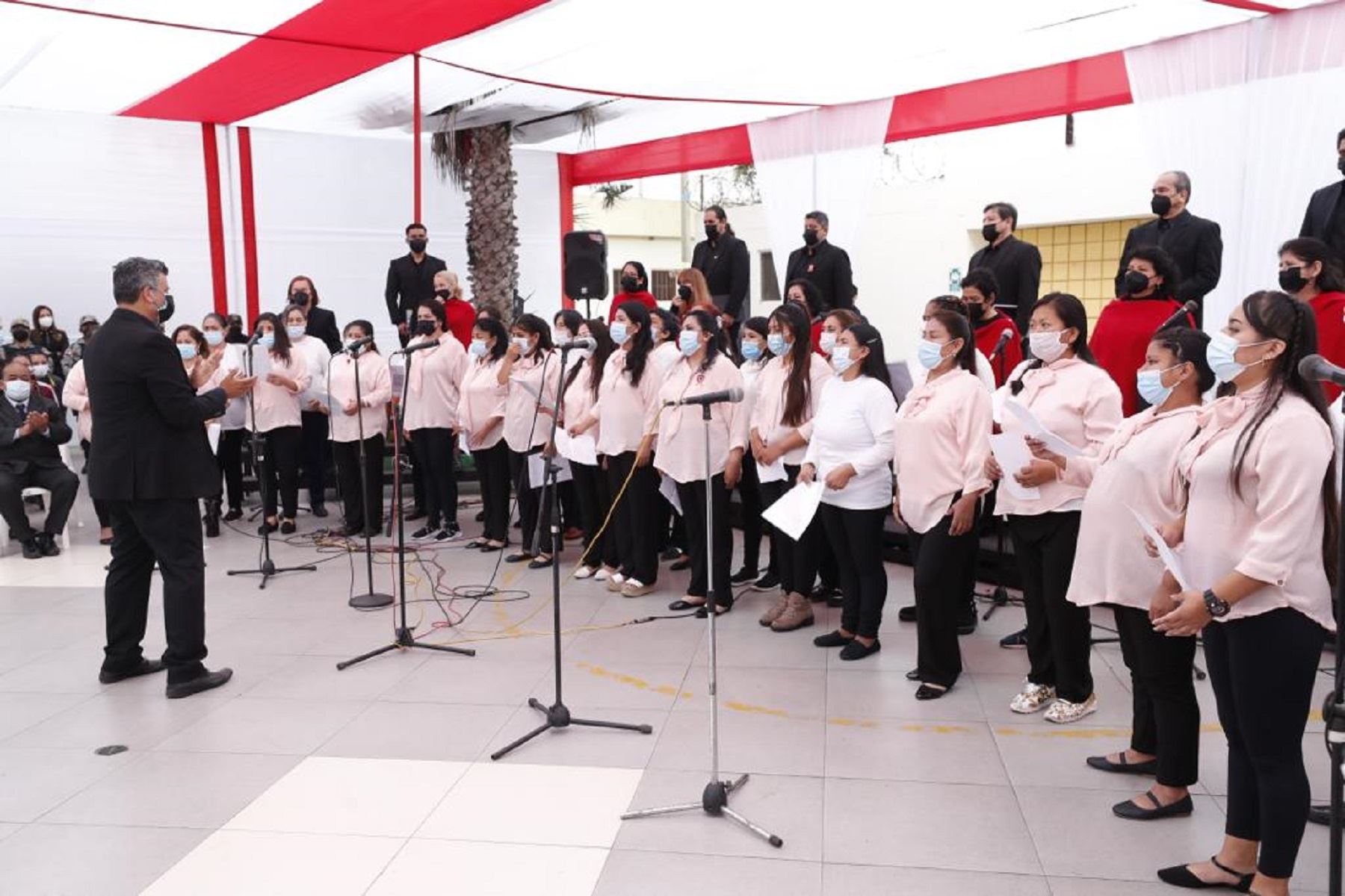 Coro Nacional del Perú y  conjunto coral del penal de Chorrillos presentaron repertorio por  Día de la Resocialización Foto: Difusión