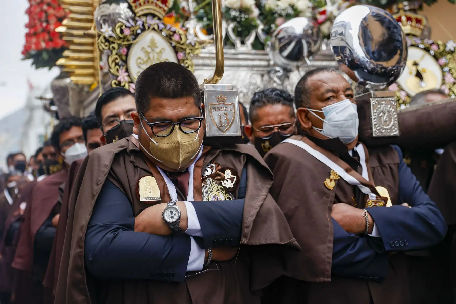 Cientos de fieles participan en la procesión en honor a la  Santísima Virgen del Carmen de Lima. Los fieles se reencuentran en el Santuario Mariano Arquidiocesano de la Santísima Virgen del Carmen de Lima tras 2 años de ausencia a raíz de la pandemia covid- 19.
Foto: ANDINA / Carla Patiño Ramírez