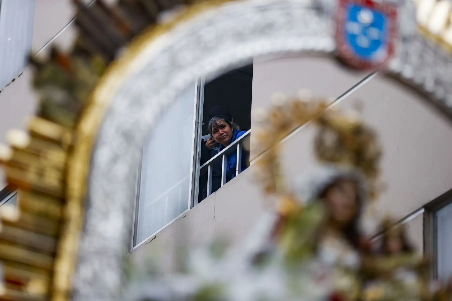 Cientos de fieles participan en la procesión en honor a la  Santísima Virgen del Carmen de Lima. Los fieles se reencuentran en el Santuario Mariano Arquidiocesano de la Santísima Virgen del Carmen de Lima tras 2 años de ausencia a raíz de la pandemia covid- 19.
Foto: ANDINA / Carla Patiño Ramírez