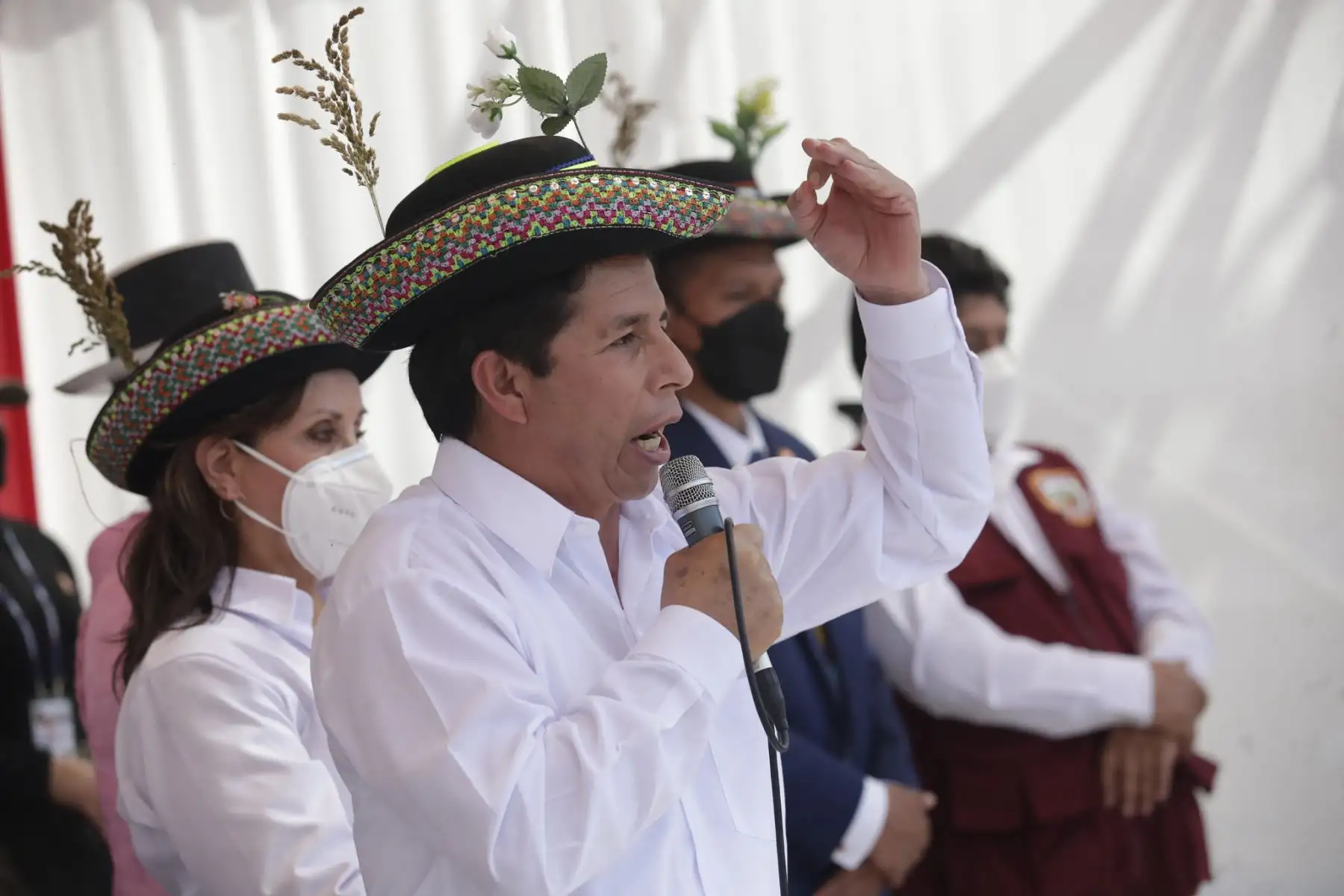 Presidente  Pedro Castillo, llega a la región Ayacucho para  participar del lanzamiento de la ejecución de nuevos proyectos productivos, en el centro poblado de Ccayarpachi, Santiago de Pischa, Huamanga.
Foto: ANDINA/Prensa Presidencia