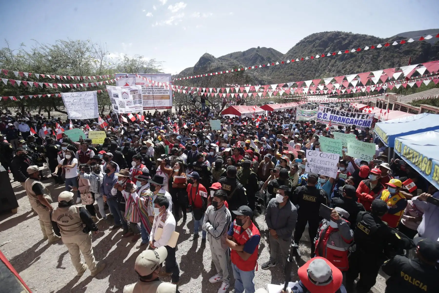Presidente  Pedro Castillo, llega a la región Ayacucho para  participar del lanzamiento de la ejecución de nuevos proyectos productivos, en el centro poblado de Ccayarpachi, Santiago de Pischa, Huamanga.
Foto: ANDINA/Prensa Presidencia