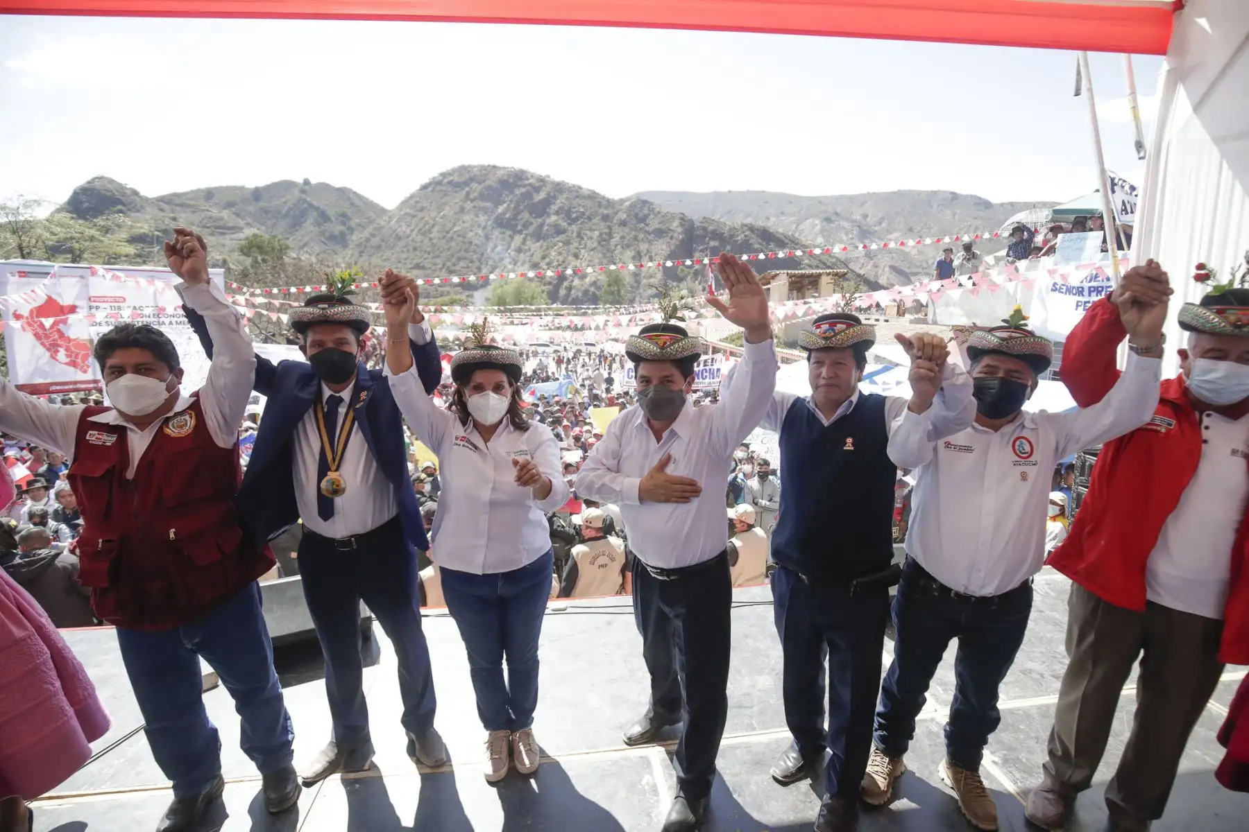 Presidente  Pedro Castillo, llega a la región Ayacucho para  participar del lanzamiento de la ejecución de nuevos proyectos productivos, en el centro poblado de Ccayarpachi, Santiago de Pischa, Huamanga.
Foto: ANDINA/Prensa Presidencia