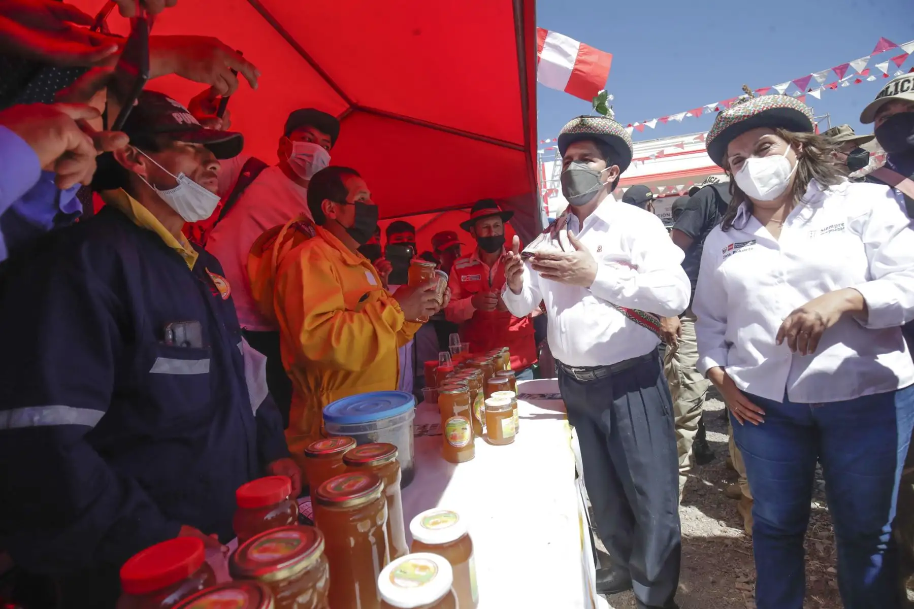 Presidente  Pedro Castillo, llega a la región Ayacucho para  participar del lanzamiento de la ejecución de nuevos proyectos productivos, en el centro poblado de Ccayarpachi, Santiago de Pischa, Huamanga.
Foto: ANDINA/Prensa Presidencia