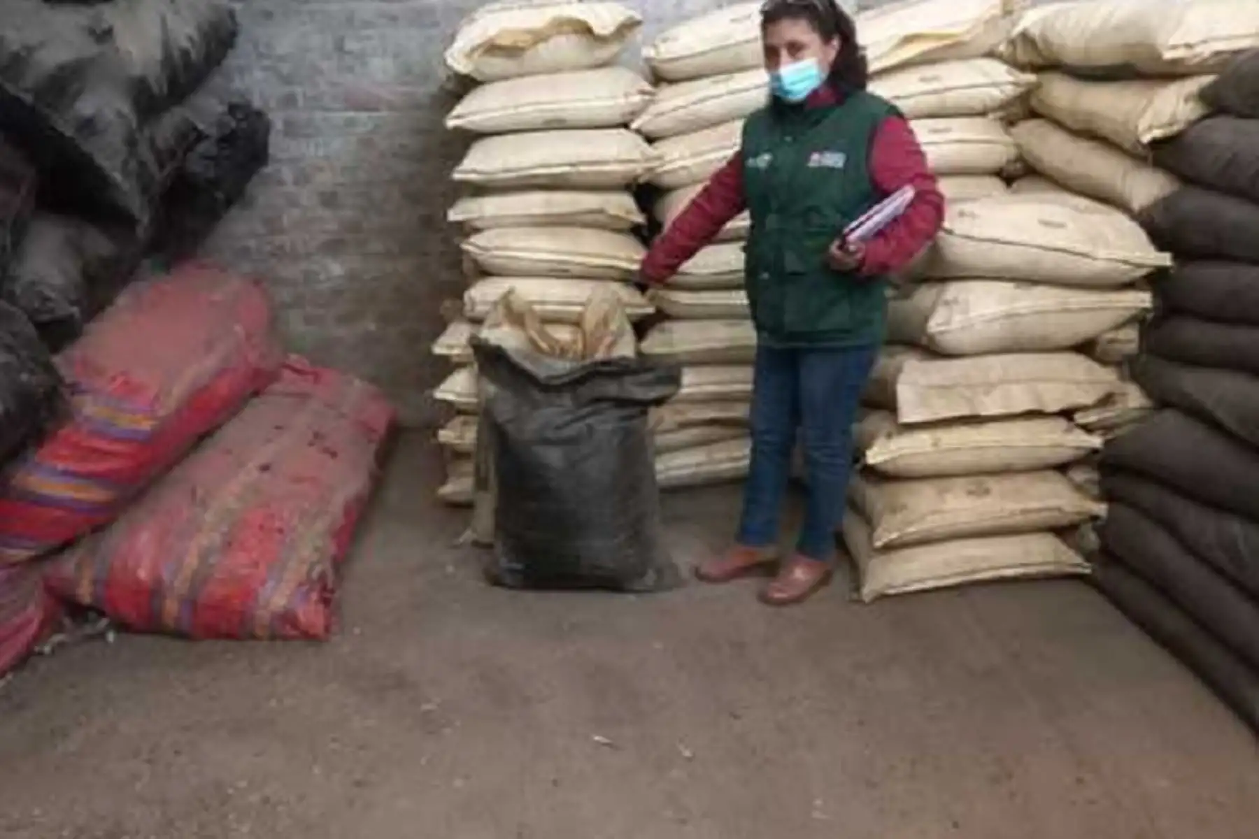 Este primer lote del abono orgánico llegó desde el puerto de Salaverry, para su venta a más de 40 familias productoras agrarias y fertilizar a un total de 115 hectáreas de cultivos como arroz, mango, maíz, limón, palta, cacao, café, algodón y hortalizas.