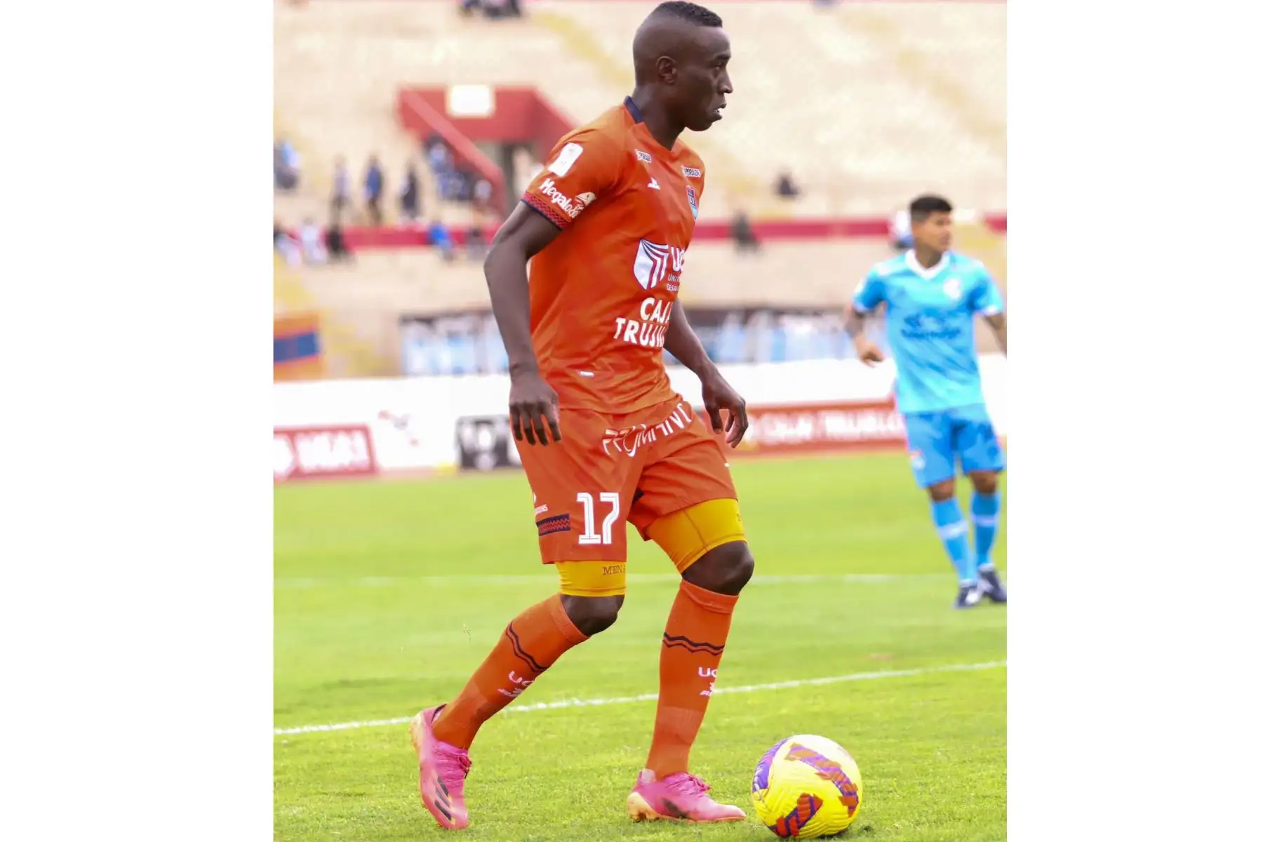 Yorleys Mena del club  Cesar Vallejo celebra su gol anotado ante ADT de Tarma por la segunda fecha del Torneo Clausura Liga 1 en el Estadio Mansiche de Trujillo.
 Foto: Liga 1
