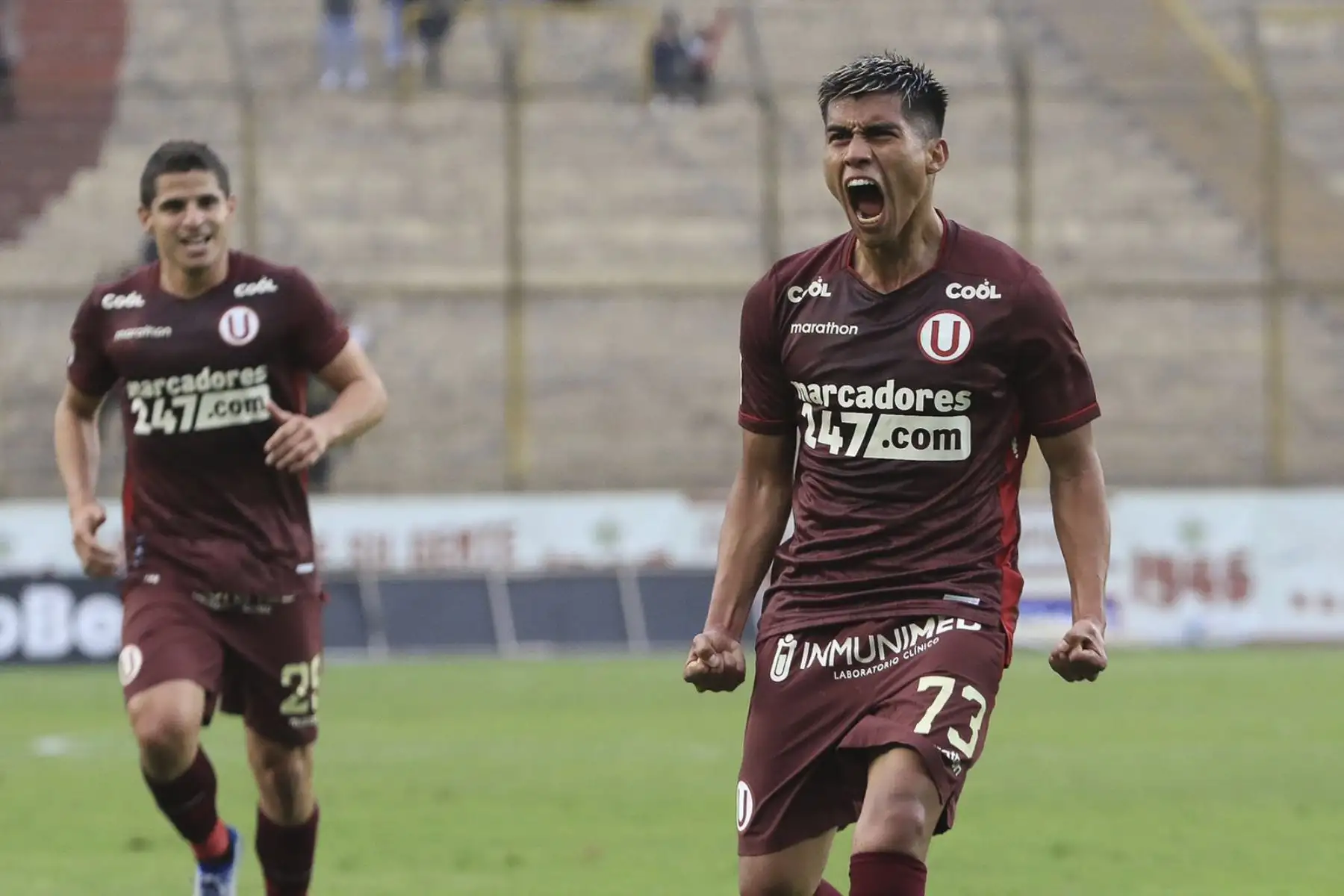 Jordan Guivin de Universitario celebra tras anotar el 3 a 0 ante USMP durante partido por la segunda fecha de la Liga 1, en el Estadio Monumental. Foto: Liga 1