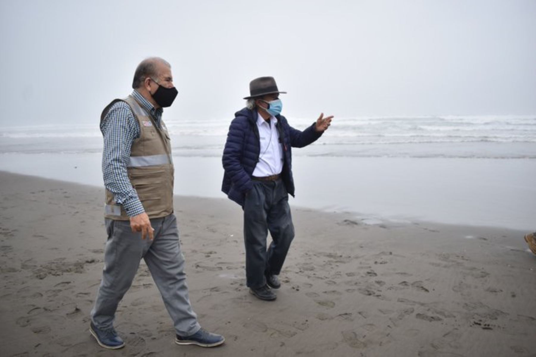 Minam y OEFA inspeccionan playas de Chancay y Huacho afectadas por derrame de petróleo