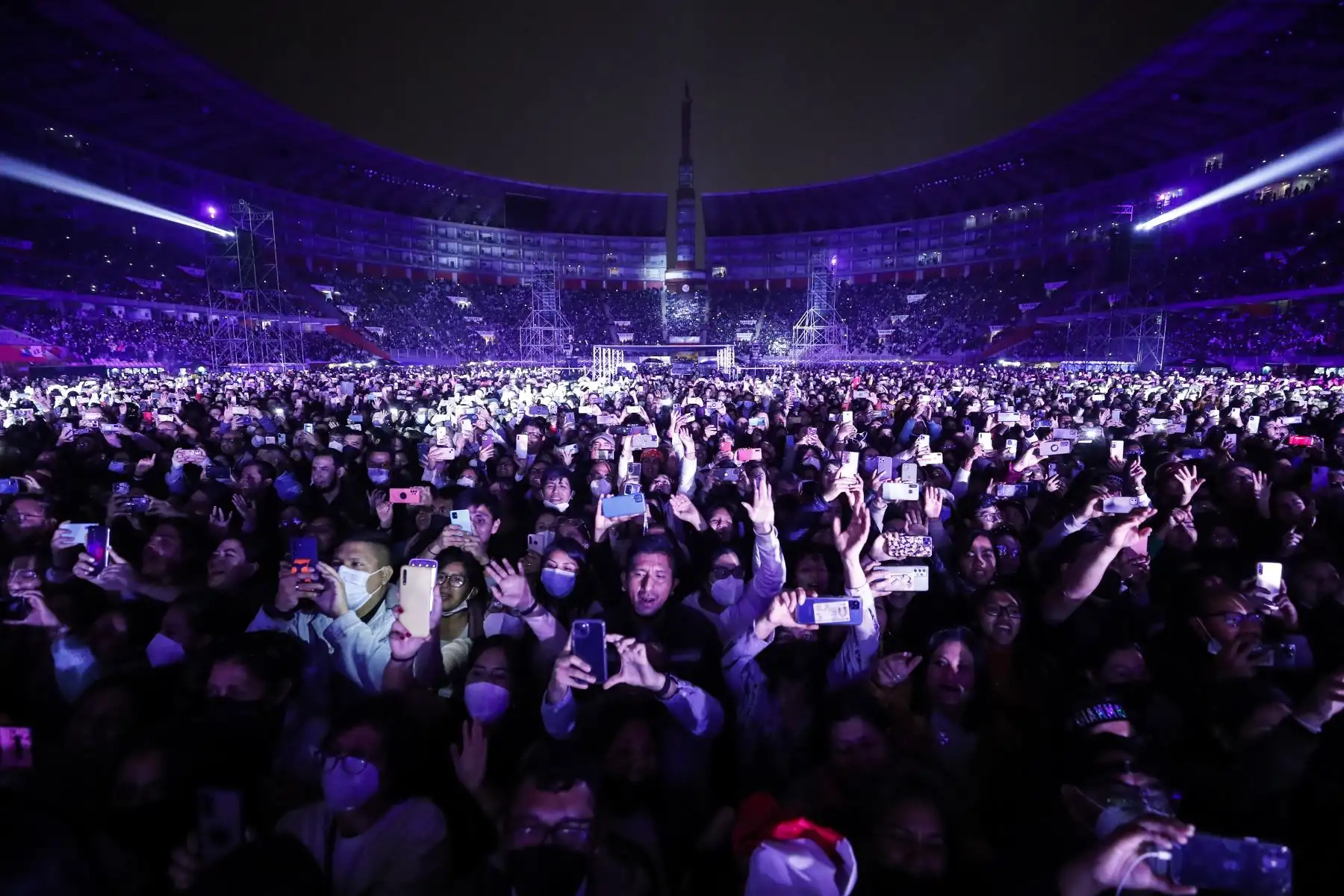 El músico peruano Gian Marco celebró a lo grande sus 30 años de carrera musical con un multitudinario concierto en el Estadio Nacional. Foto: ANDINA/Renato Pajuelo