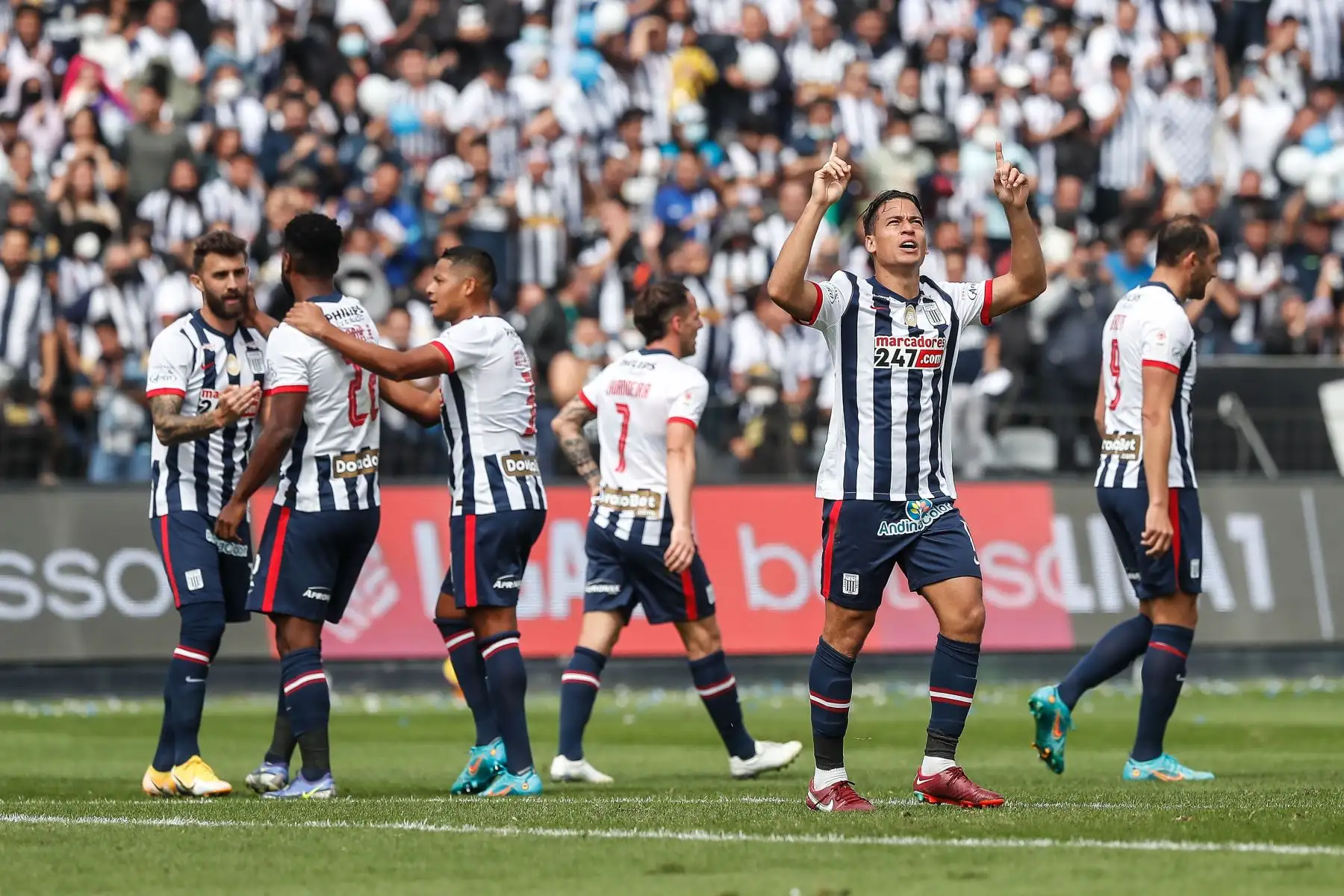 Cristian Benavente de Alianza Lima celebra su gol anotado ante Sport Boys por la segunda fecha del Torneo Clausura Liga 1 en el Estadio Alejandro Villanueva.
 Foto: ANDINA Renato Pajuelo