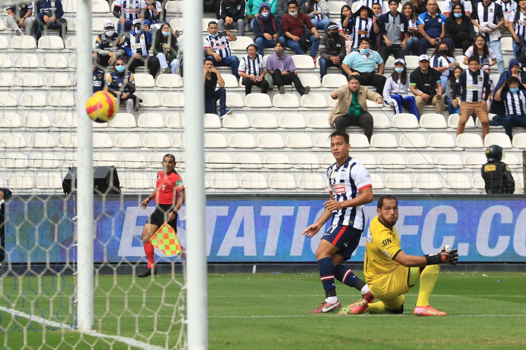 Cristian Benavente anota el primer gol de Alianza Lima ante Sport Boys por la segunda jornada del Torneo Clausura