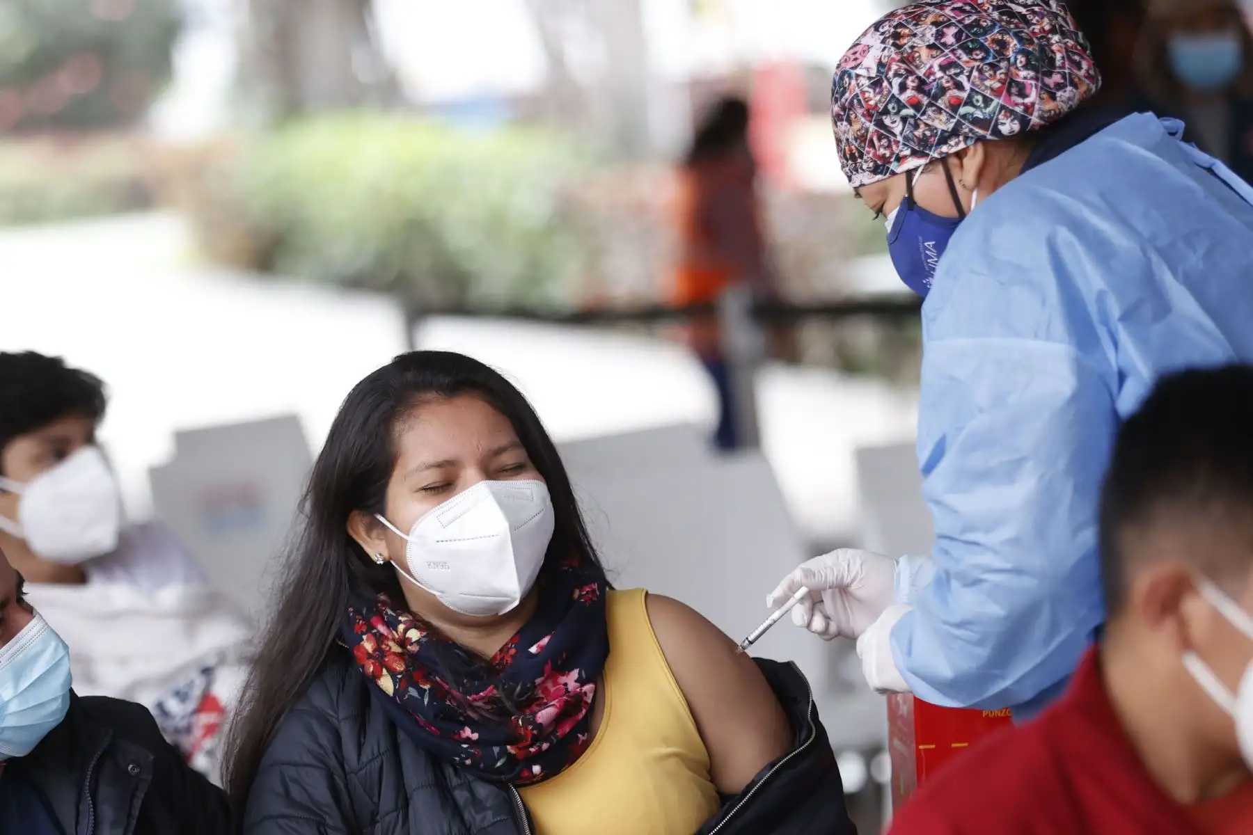 Sisol Salud continúa vacunando contra la covid 19 en el Parque de la Exposición.
Foto: ANDINA/Carla Patiño Ramírez