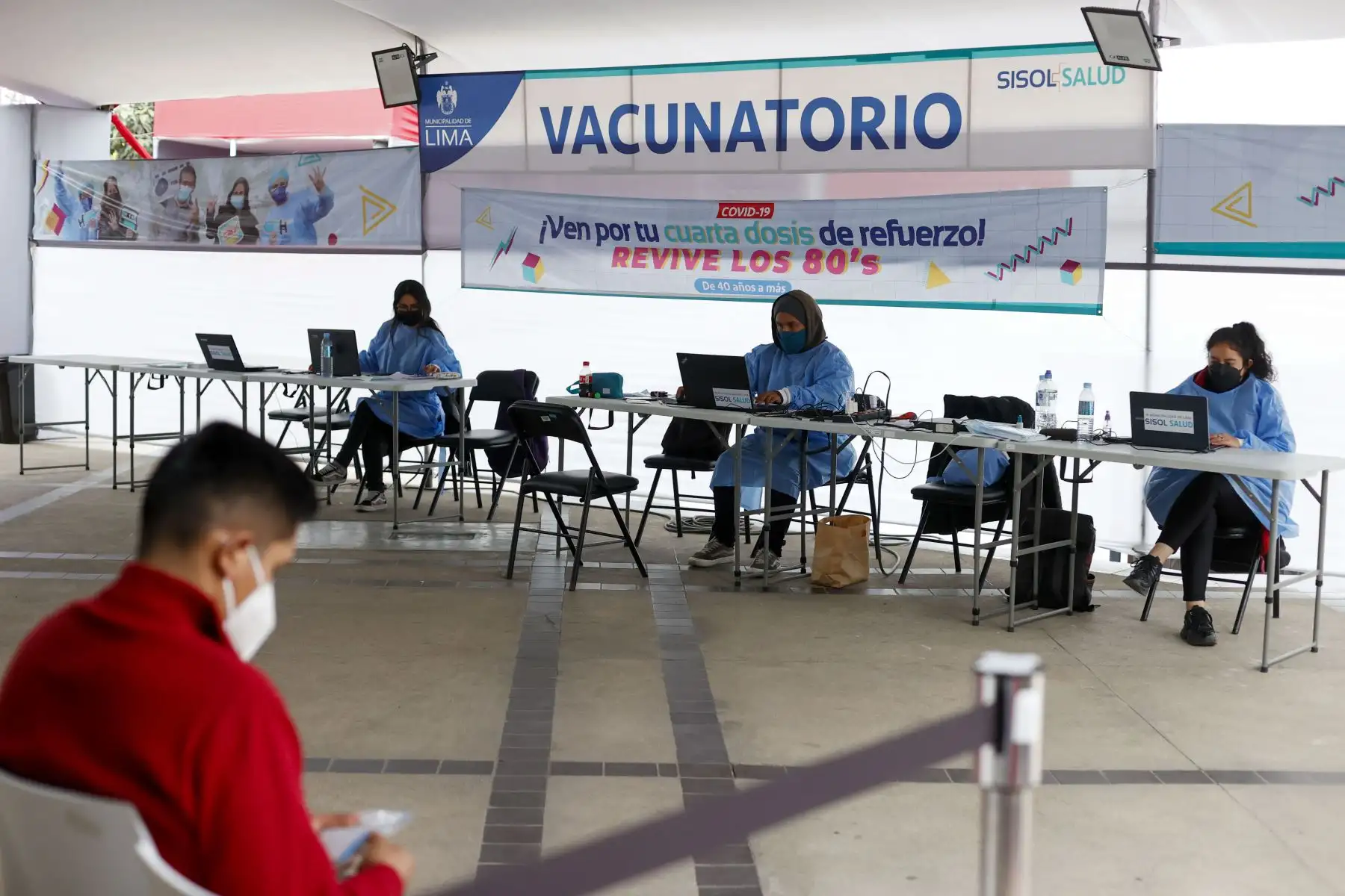 Sisol Salud continúa vacunando contra la covid 19 en el Parque de la Exposición.
Foto: ANDINA/Carla Patiño Ramírez
