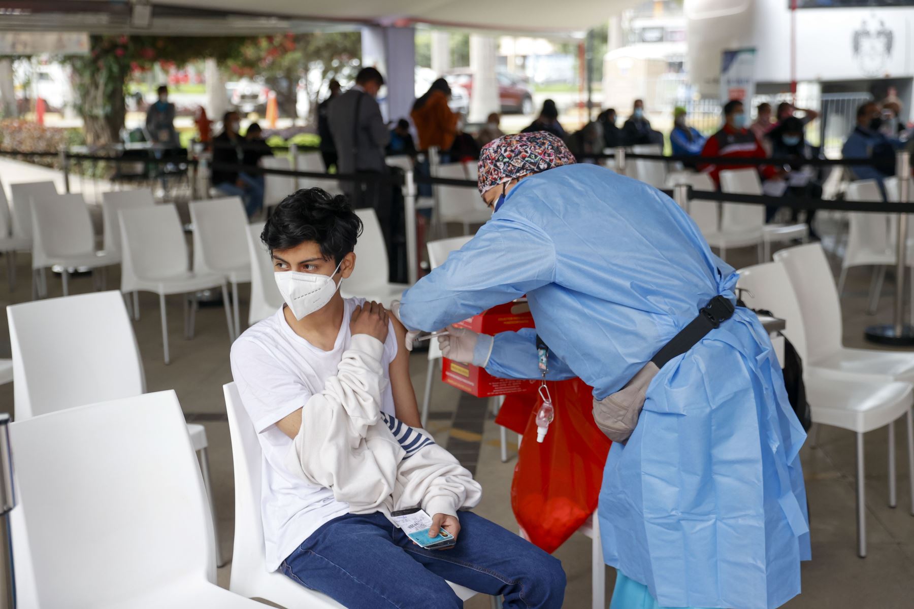 Sisol Salud continúa vacunando contra la covid 19 en el Parque de la Exposición.
Foto: ANDINA/Carla Patiño Ramírez