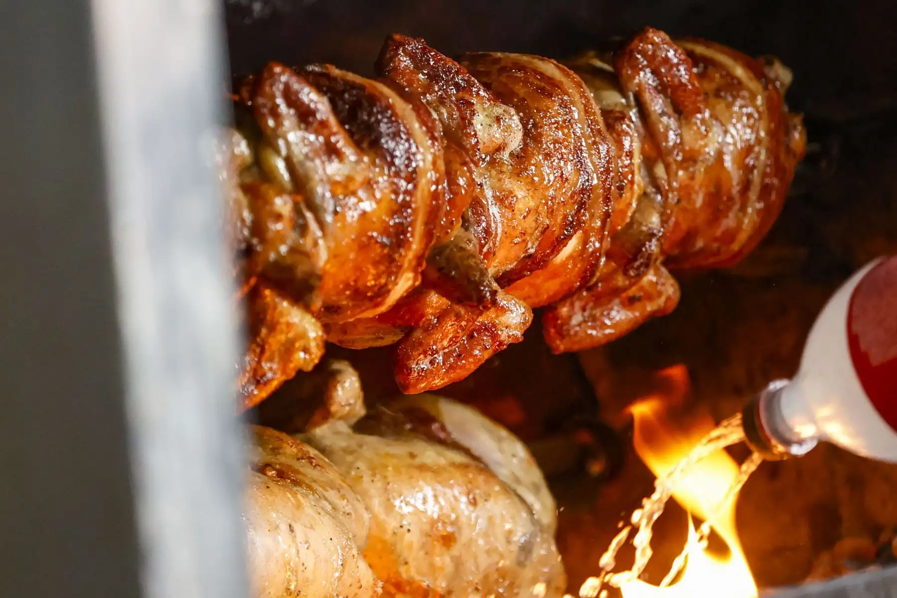 Ciudadanos celebran el Día del Pollo a la Brasa en distintos restaurantes de la ciudad. Foto: ANDINA/Carla Patiño