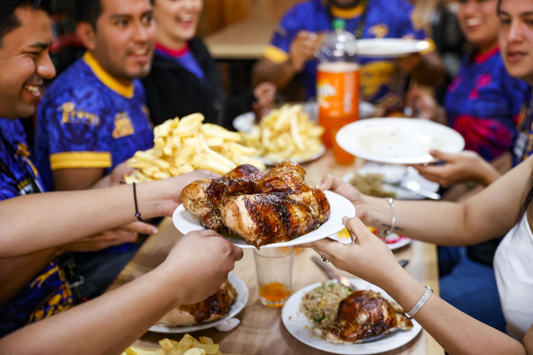 Cada tercer domingo de julio, los peruanos celebran el Día del Pollo a la Brasa. Foto: ANDINA/Carla Patiño