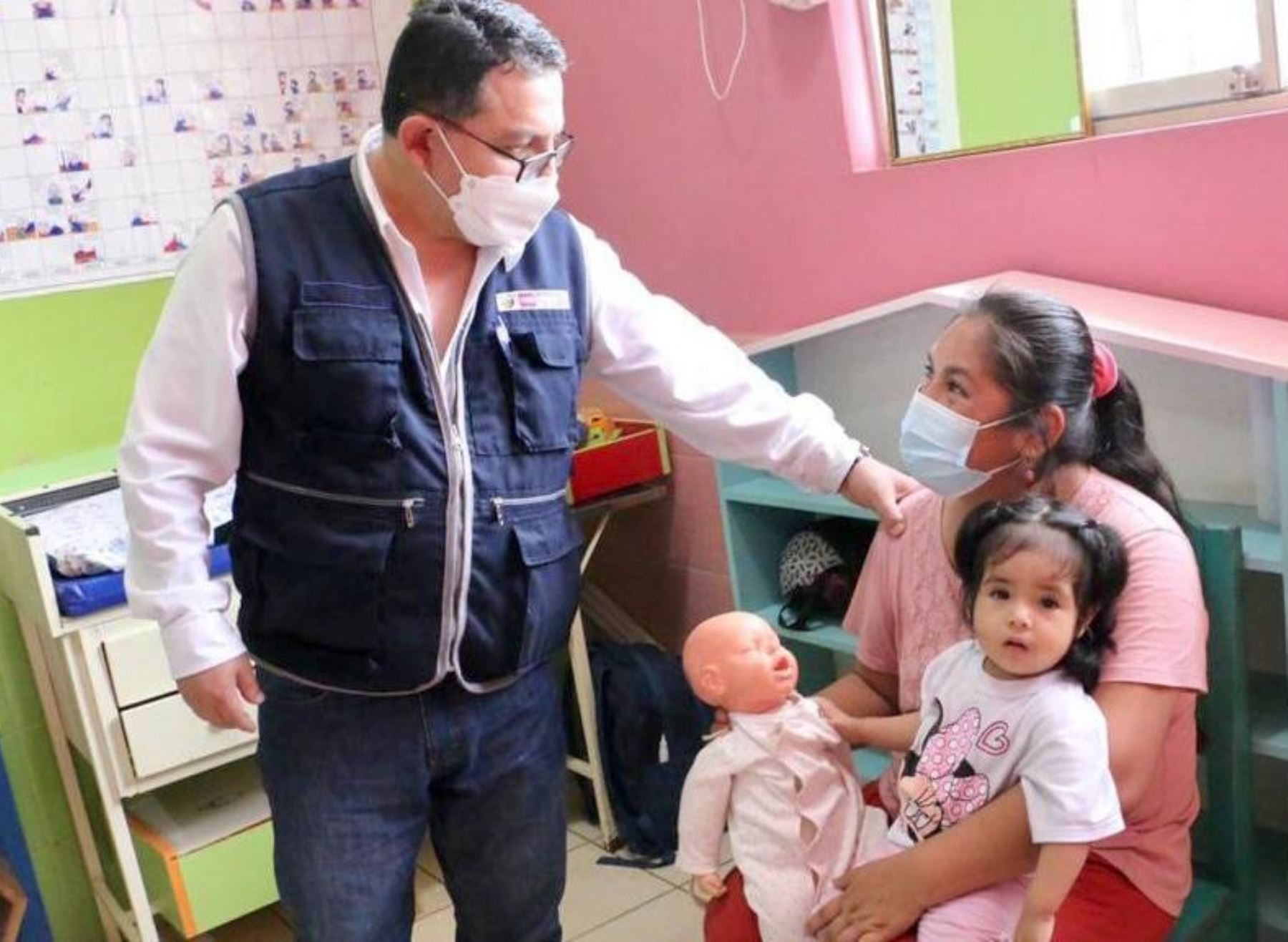 Viceministro de Salud Pública, Joel Candia, supervisó la atención de los servicios de salud que se brinda en la zona fronteriza de Madre de Dios. ANDINA/Difusión