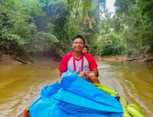 Conoce a Roldán Tumi Dësi, el primer talento indígena matsés licenciado en antropología. Gracias a la Beca Permanencia el joven estudiante loretano pudo culminar su carrera en la Universidad Nacional de la Amazonía Peruana. ANDINA/Difusión