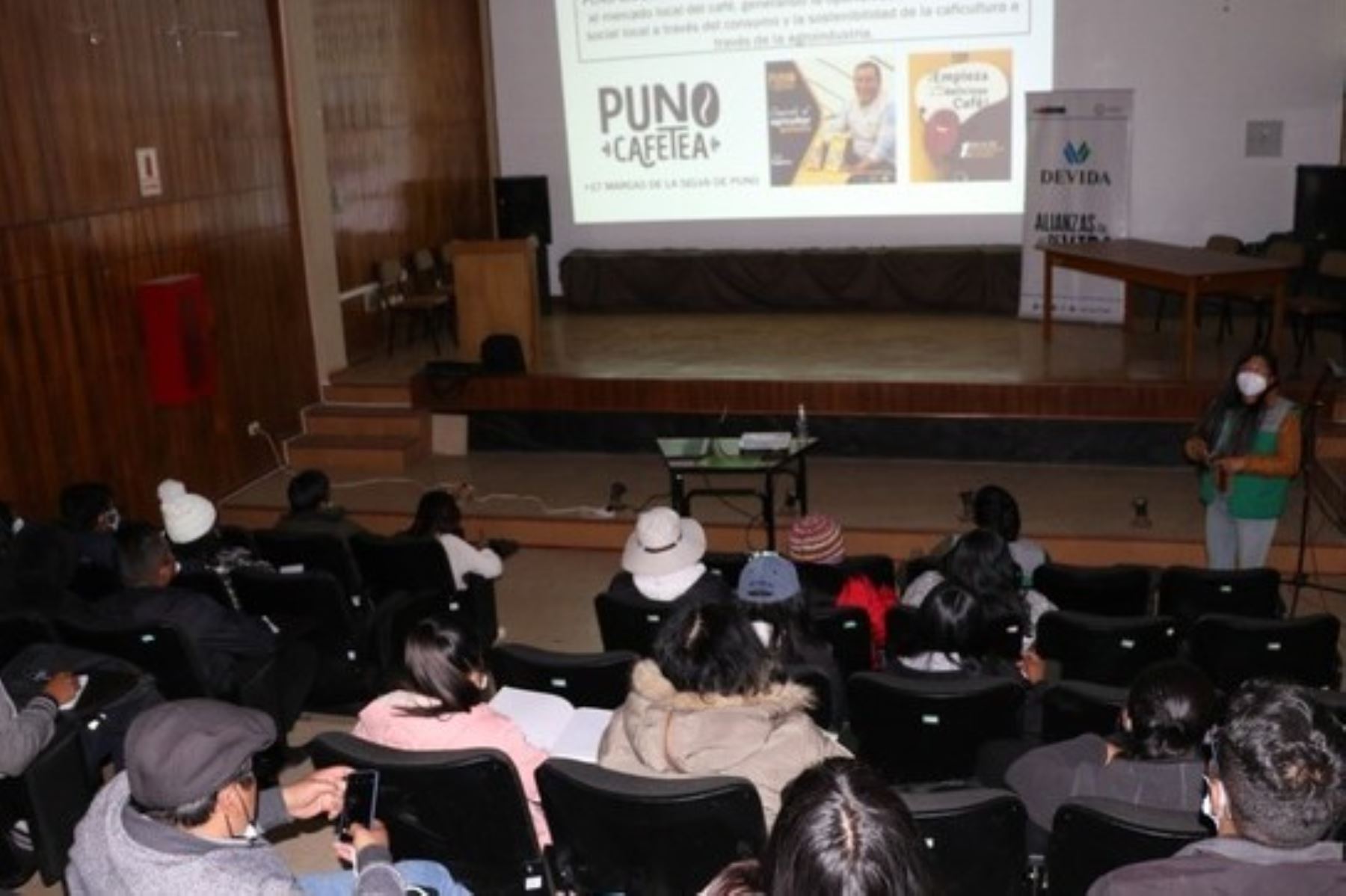 En la campaña participan estudiantes de la Escuela Profesional de Ciencias de la Comunicación Social de la UNA. Foto: Devida