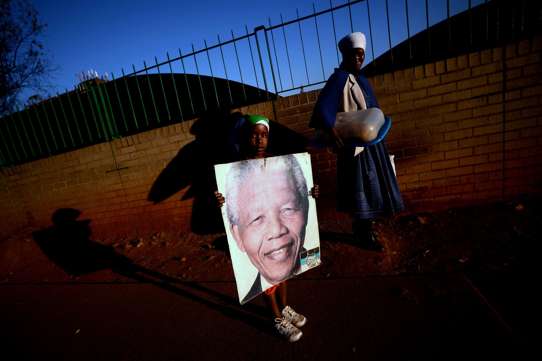 Pasó 27 años encerrado en las cárceles del régimen segregacionista del "apartheid" y se convirtió para el mundo en el gran icono de la lucha contra el régimen segregacionista. Foto: AFP