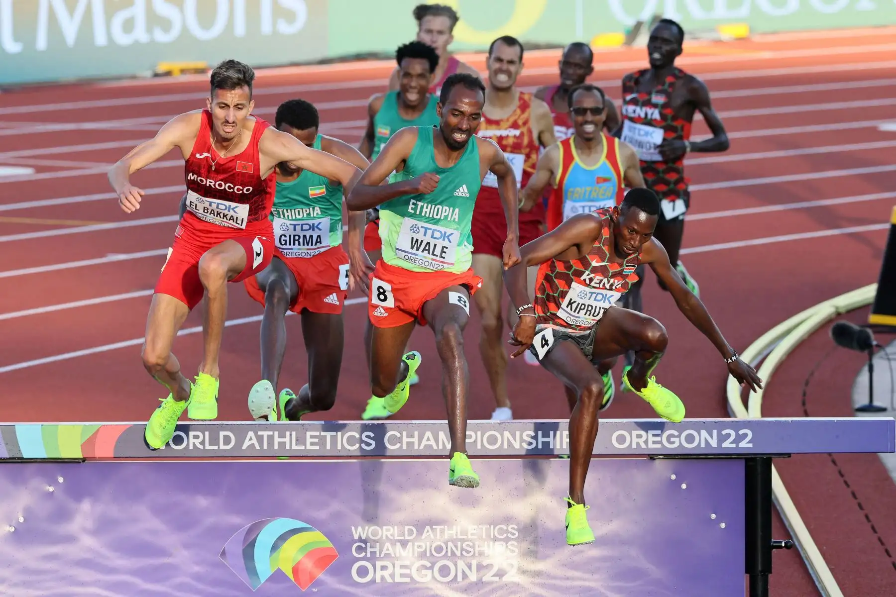Soufiane El Bakkali del equipo de Marruecos compite en la carrera de obstáculos de 3000 m para hombres el cuarto día del Campeonato Mundial de Atletismo Oregon22 en Hayward Field.
Foto: AFP