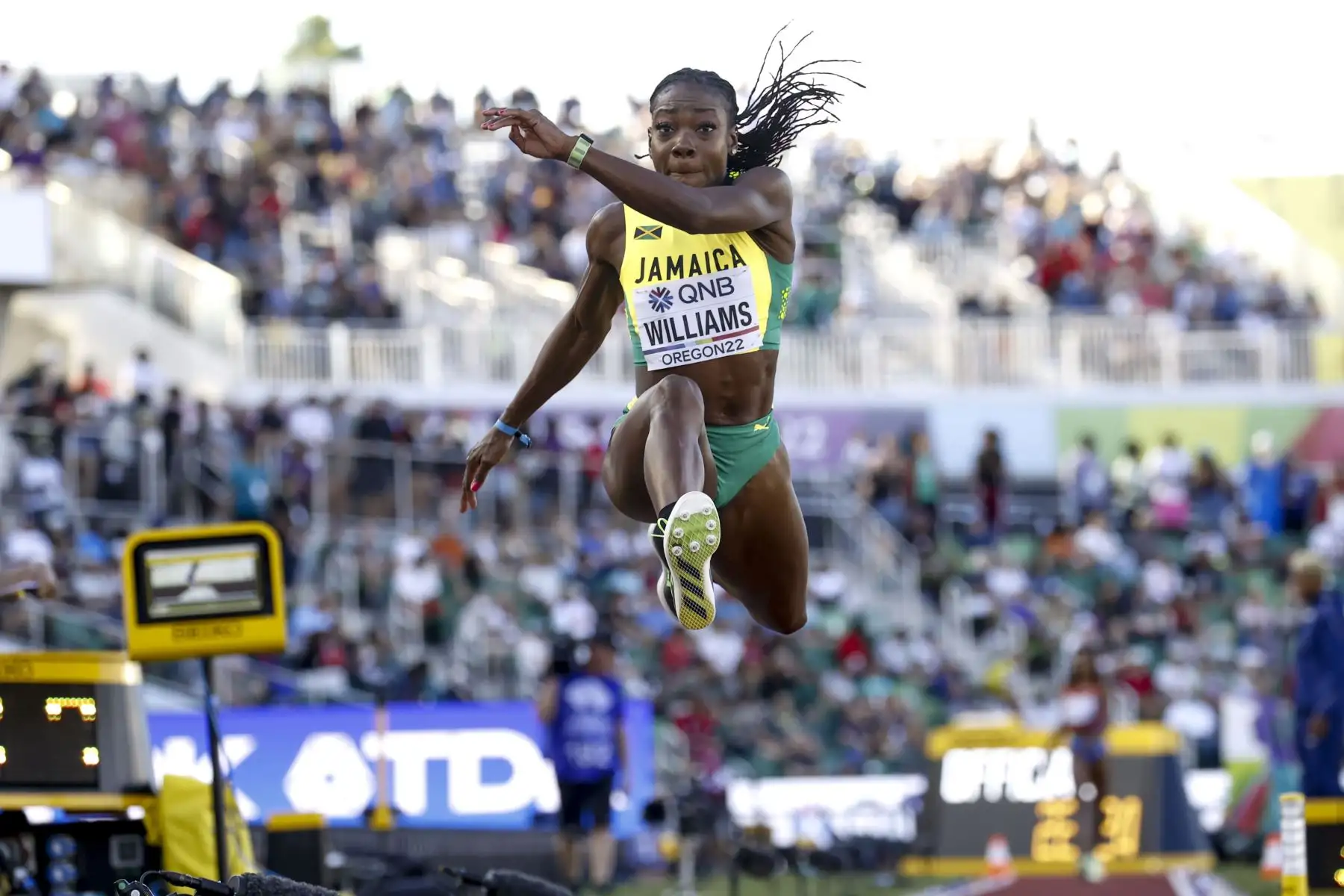 Kimberly Williams de Jamaica compite en la final del Triple Salto Femenino en el Campeonato Mundial de Atletismo Oregon22 en el Hayward Field de Eugene, Oregón, EE.UU.
Foto: EFE
