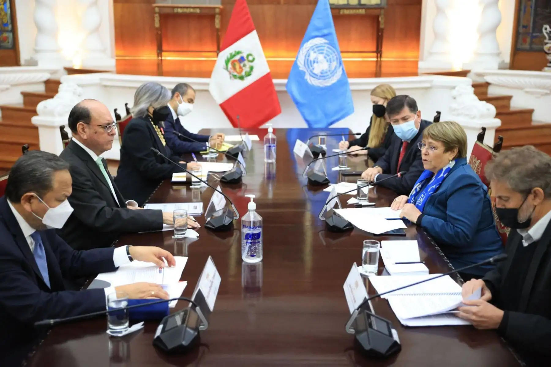 En el marco de la visita oficial de la Alta Comisionada de la ONU para Derechos Humanos en nuestro país,  Michelle Bachelet ; el Canciller Cesar Landa  preside las reuniones temáticas sostenidas entre ministros de Estado sobre los avances y desafíos en materia de DDHH.
Foto: Cancillería del Perú