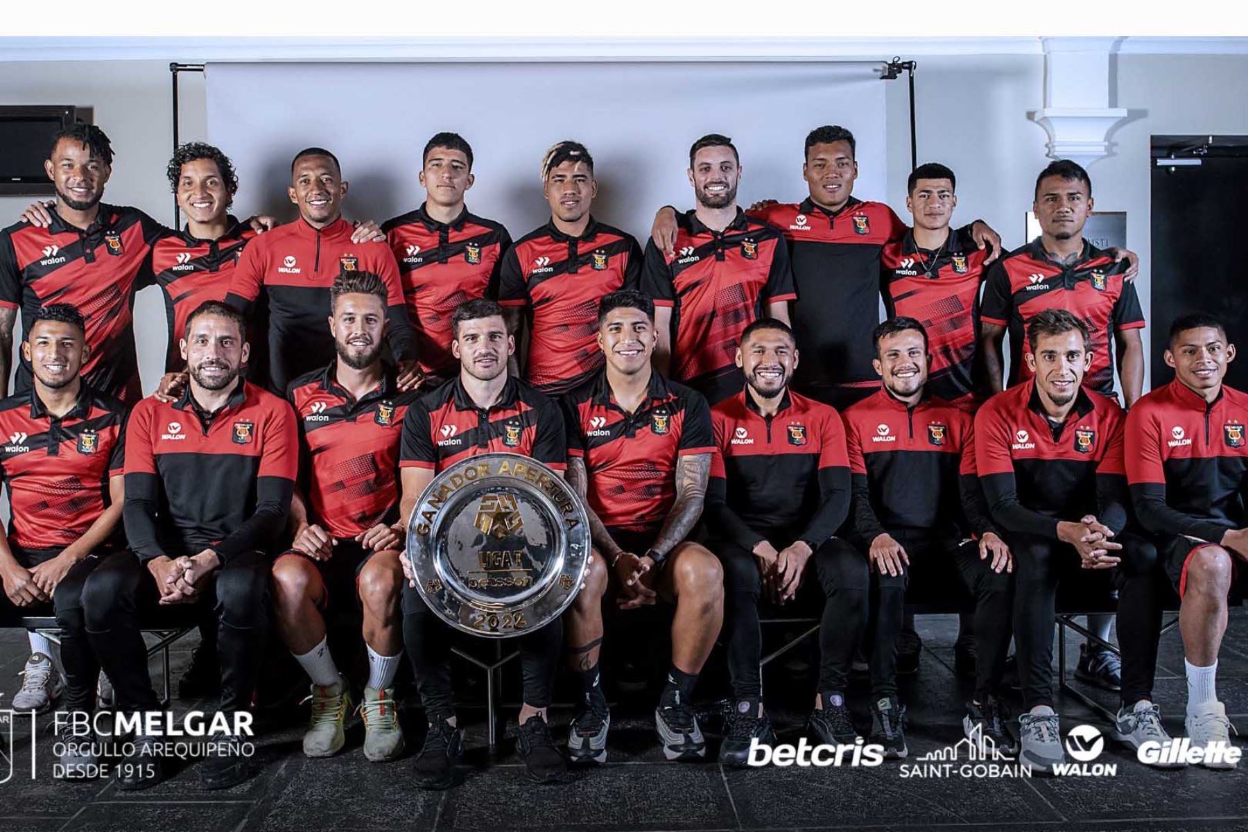 Melgar recibió el nuevo trofeo que lo acredita como ganador del Torneo Apertura 2022.