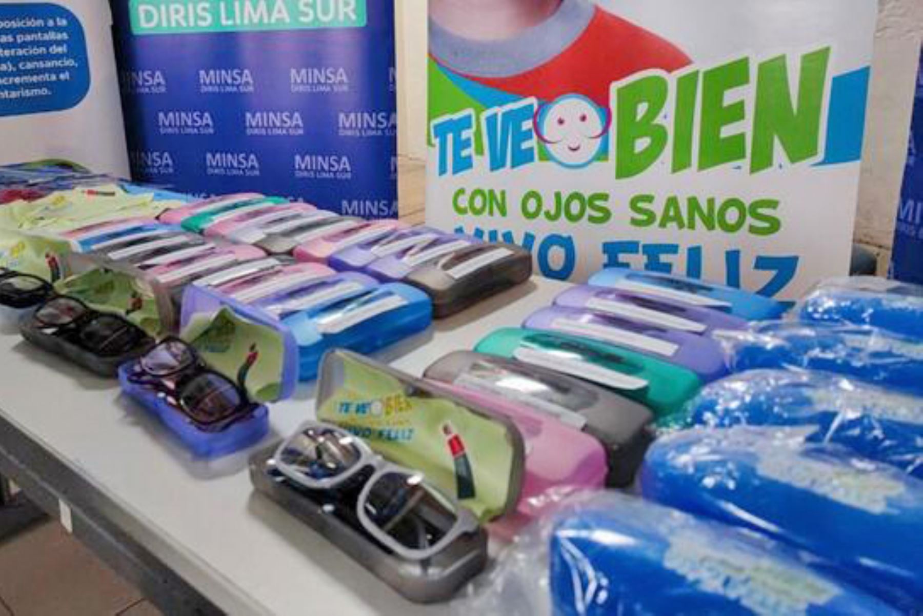 Cientos de niños se benefician con la entrega gratuita de lentes correctores en Lima Sur. Foto: ANDINA/Difusión