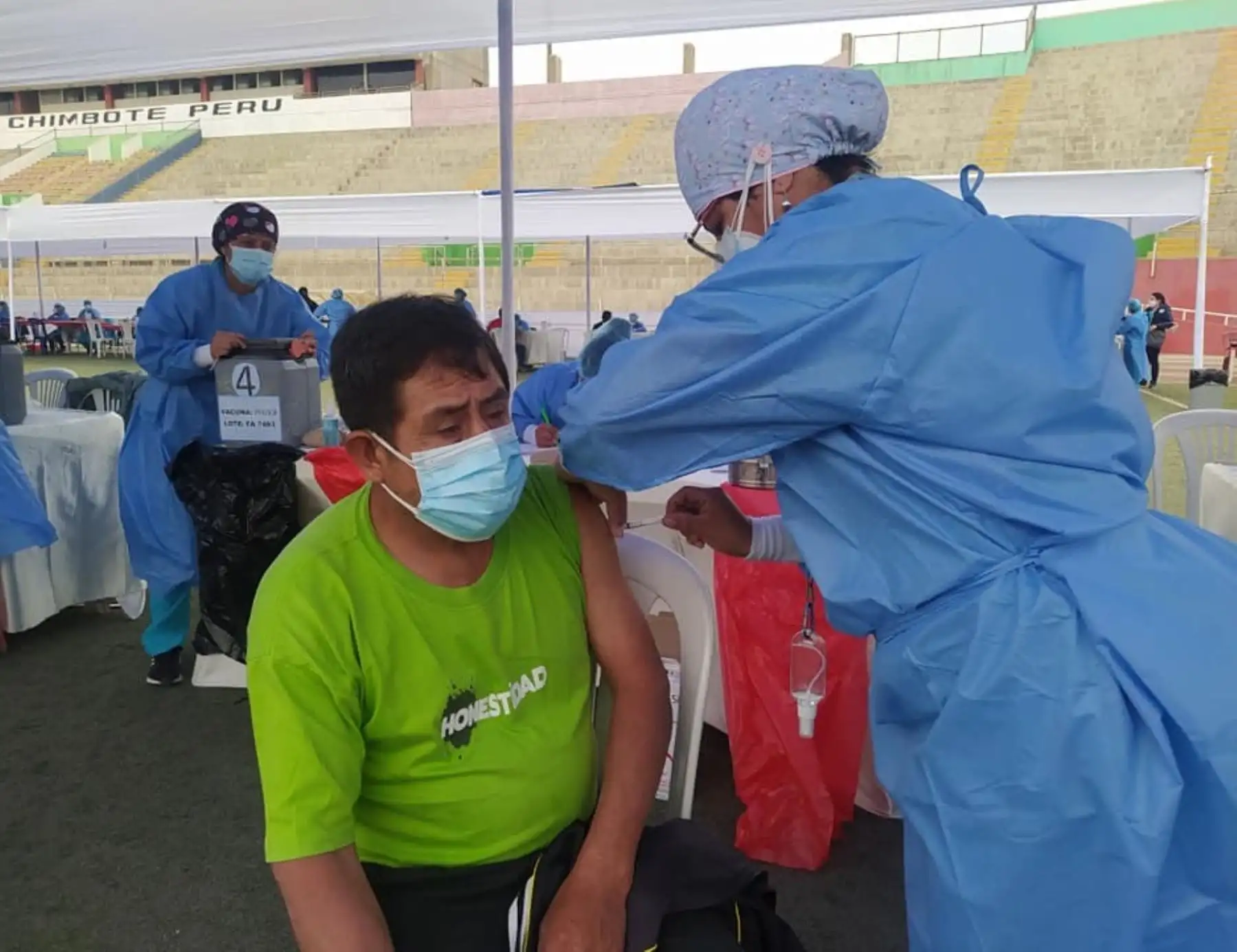 Autoridades de Salud de Áncash instaron a la población de esa región acudir a los vacunatorios para recibir la cuarta dosis de la vacuna contra el covid-19 y prevenir contagios de esa enfermedad. Foto: ANDINA/difusión.