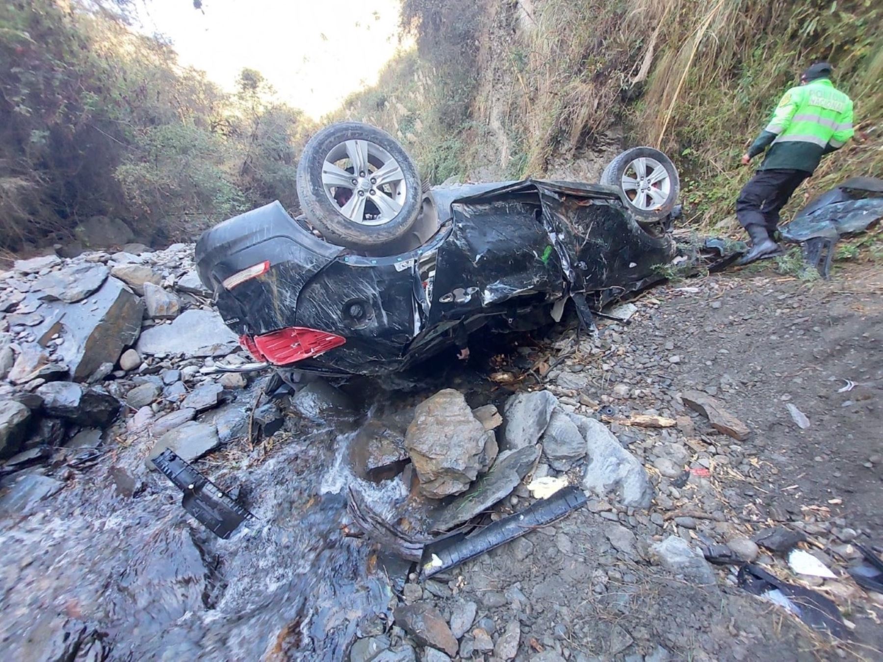 Dos policías y un civil mueren en accidente de tránsito en la provincia de Paucartambo, región Cusco. Ellos habían concurrido a la zona para participar de festividad de la Virgen del Carmen. ANDINA/Difusión