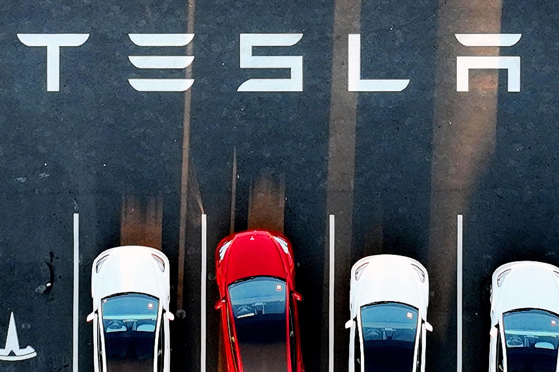 Tesla dijo que en el medio plazo, el objetivo es que sus ventas alcancen cada año un crecimiento medio del 50 %. Foto: AFP