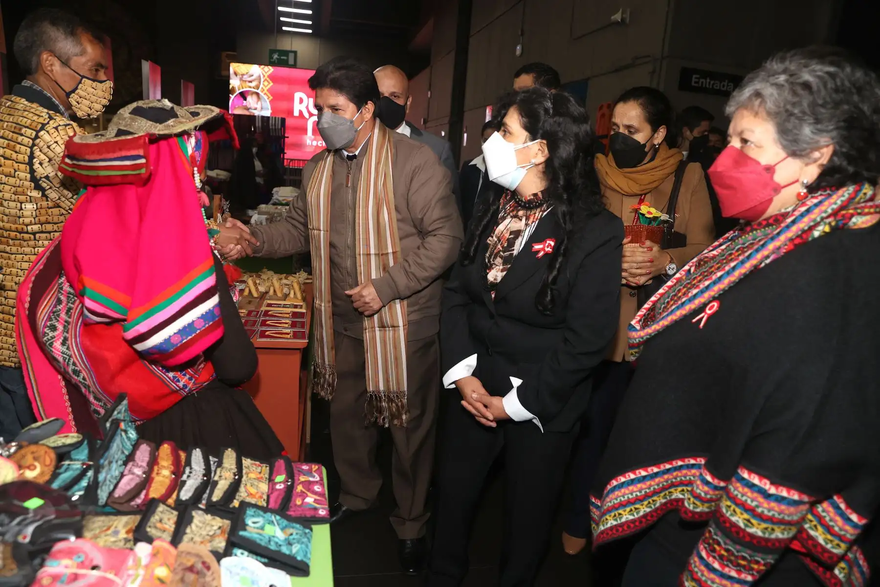 Presidente de la República, Pedro Castillo, participó en la inauguración de la Feria  “Ruraq Maki, Encuentro Cultural” que va desde el jueves 21 hasta el 31 de julio, de 10:00 a 20:00 horas, en el Museo de la Nación. Foto: ANDINA/Prensa Presidencia
