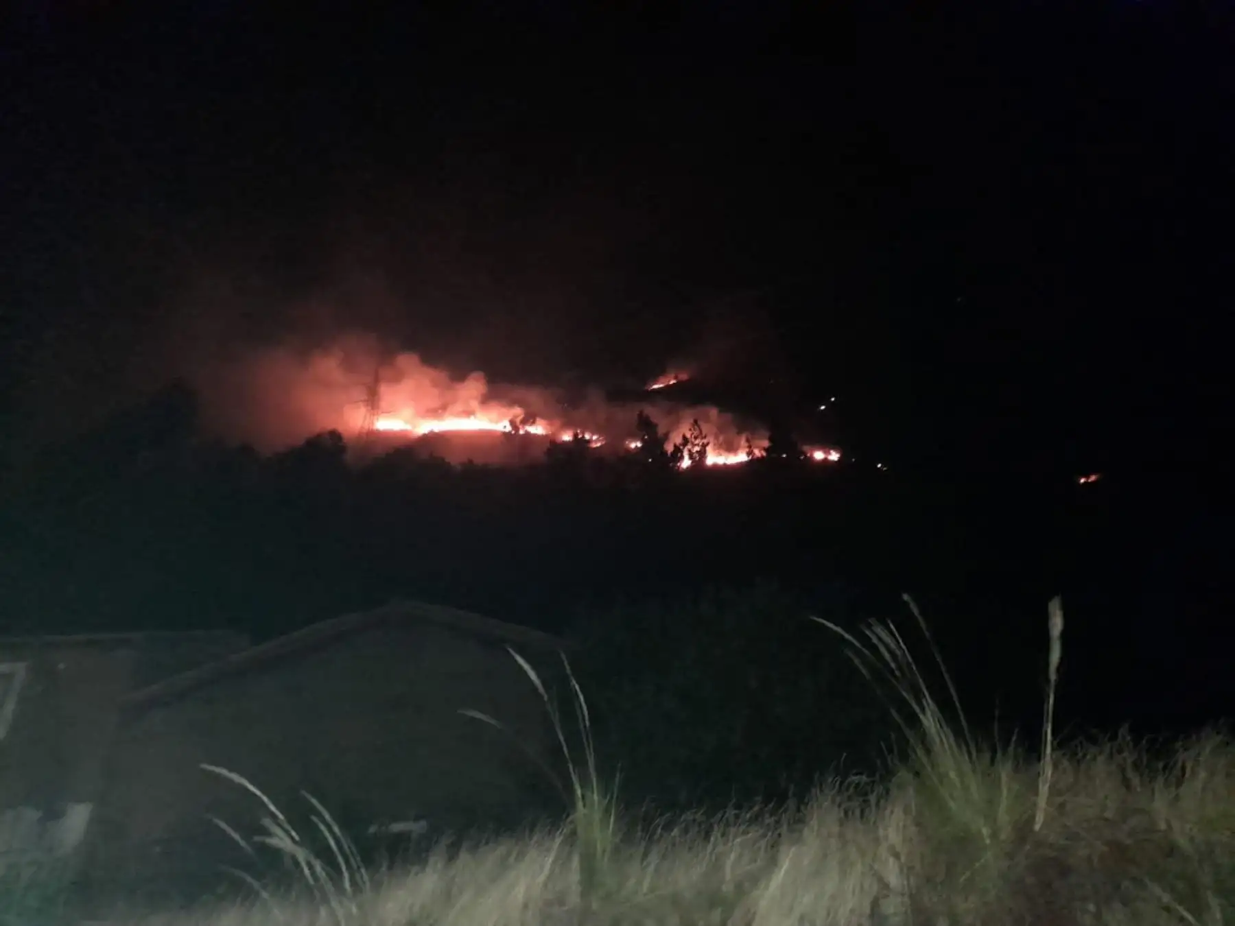 Un incendio forestal de grandes proporciones se registra en el distrito de Chacas, provincia de Asunción, cerca del Parque Nacional Huascarán, región Áncash, alertó el COER. Foto: ANDINA/difusión.