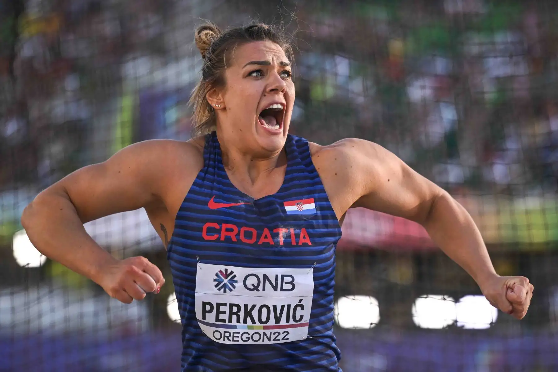 La croata Sandra Perkovic compite en la final de lanzamiento de disco femenino durante el Campeonato Mundial de Atletismo en Hayward Field en Eugene, Oregón. Foto: AFP