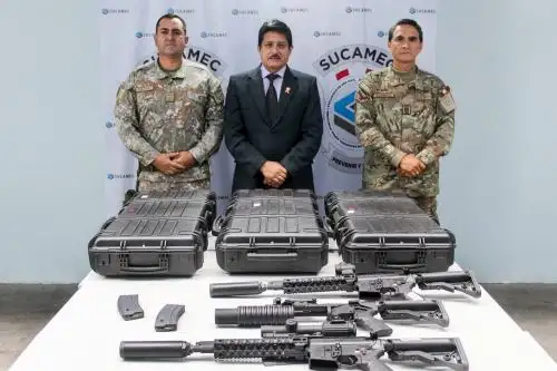 Sucamec entregó fusiles y lanzagranada al Comando Conjunto de las Fuerzas Armadas