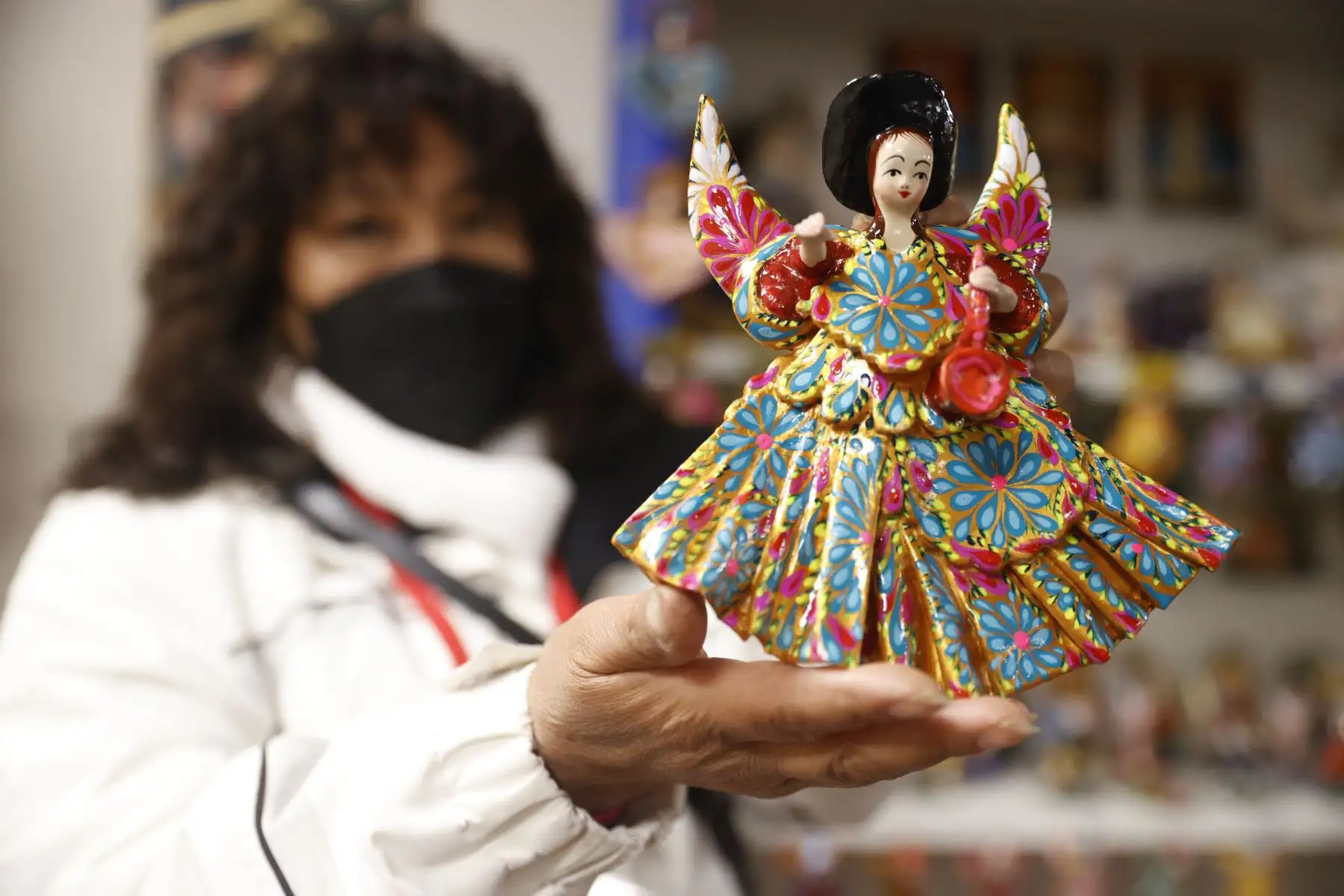 Abedail Aller, maestra cusqueña muestra sus maravillosa cerámica en la Feria Ruraq Maki  edición especial.  La feria reunirá a los artesanos y artistas tradicionales de todo el país, y se desarrollará del 21 al 31 de julio en la sede del Ministerio de Cultura, en San Borja. Se atenderá desde las 10:00 hasta las 20:00 horas. El ingreso será libre.
 Foto: ANDINA/ Melina Mejía