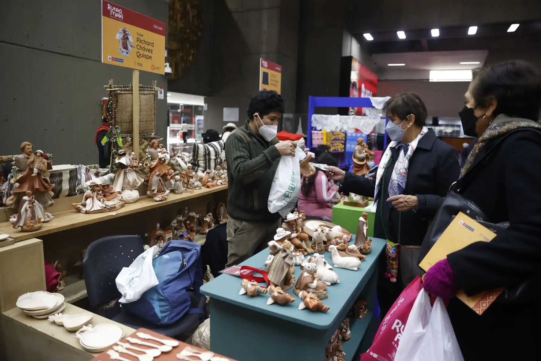 La Feria Ruraq Maki 2022-Vive la fiesta edición especial, reunirá a los artesanos y artistas tradicionales de todo el país, y se desarrollará del 21 al 31 de julio en la sede del Ministerio de Cultura, en San Borja. Se atenderá desde las 10:00 hasta las 20:00 horas. El ingreso será libre. Foto: ANDINA/ Melina Mejía