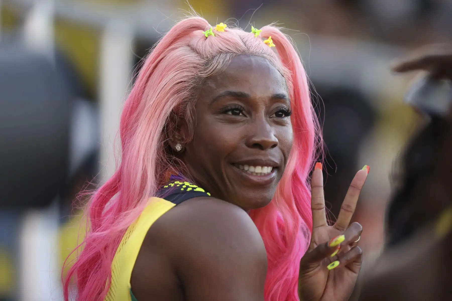 La medallista de plata Shelly-Ann Fraser-Pryce del equipo Jamaica celebra después de competir en la final femenina de 200 m el séptimo día del Campeonato Mundial de Atletismo Oregon22 en Hayward Field el 21 de julio de 2022 en Eugene, Oregon. Foto: AFP