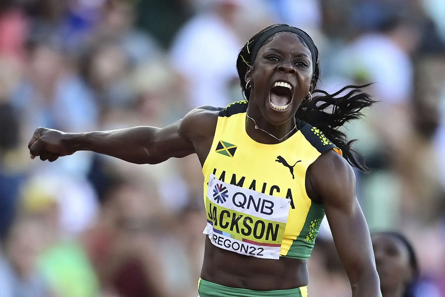 Shericka Jackson del equipo de Jamaica celebra después de ganar el oro en la final femenina de 200 m el día siete del Campeonato Mundial de Atletismo Oregon22 en Hayward Field el 21 de julio de 2022 en Eugene, Oregon. Foto: AFP