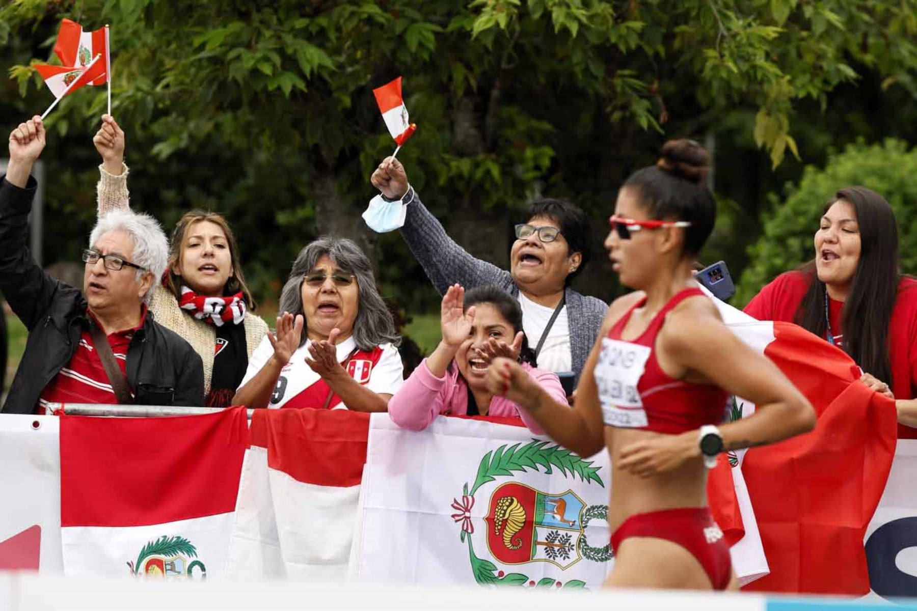 Kimberly Garcia León, del equipo de Perú, gana la final de carrera de 35 kilómetros de mujeres en el Campeonato Mundial de Atletismo en Oregon.
Foto: EFE