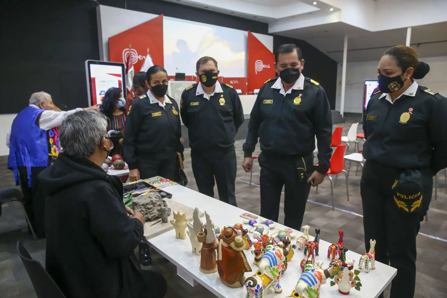 Ministro de Comercio Exterior y Turismo, Roberto Sánchez, presentó la gran iniciativa “El Perú es sus regiones”, un importante esfuerzo del Mincetur y PromPerú para promover el turismo, artesanías y gastronomía nacional en más de sesenta localidades del país, durante las celebraciones de Fiestas Patrias. Foto: ANDINA/Carla Patiño