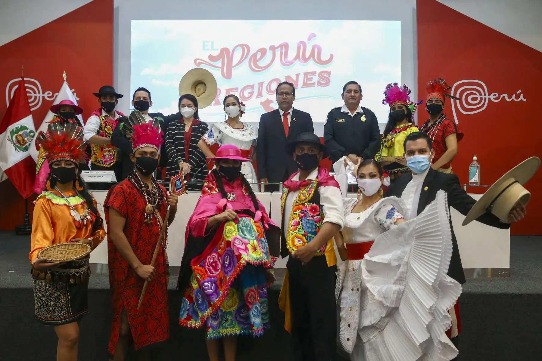Ministro de Comercio Exterior y Turismo, Roberto Sánchez, presentó la gran iniciativa “El Perú es sus regiones”, un importante esfuerzo del Mincetur y PromPerú para promover el turismo, artesanías y gastronomía nacional en más de sesenta localidades del país, durante las celebraciones de Fiestas Patrias. Foto: ANDINA/Carla Patiño
