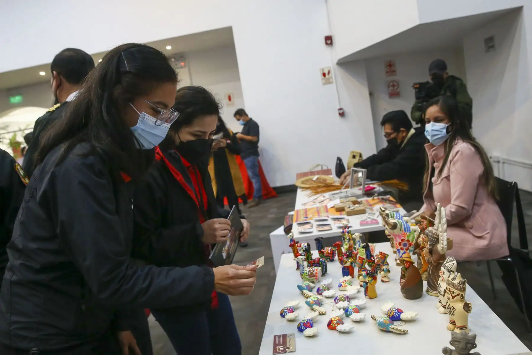 Ministro de Comercio Exterior y Turismo, Roberto Sánchez, presentó la gran iniciativa “El Perú es sus regiones”, un importante esfuerzo del Mincetur y PromPerú para promover el turismo, artesanías y gastronomía nacional en más de sesenta localidades del país, durante las celebraciones de Fiestas Patrias. Foto: ANDINA/Carla Patiño