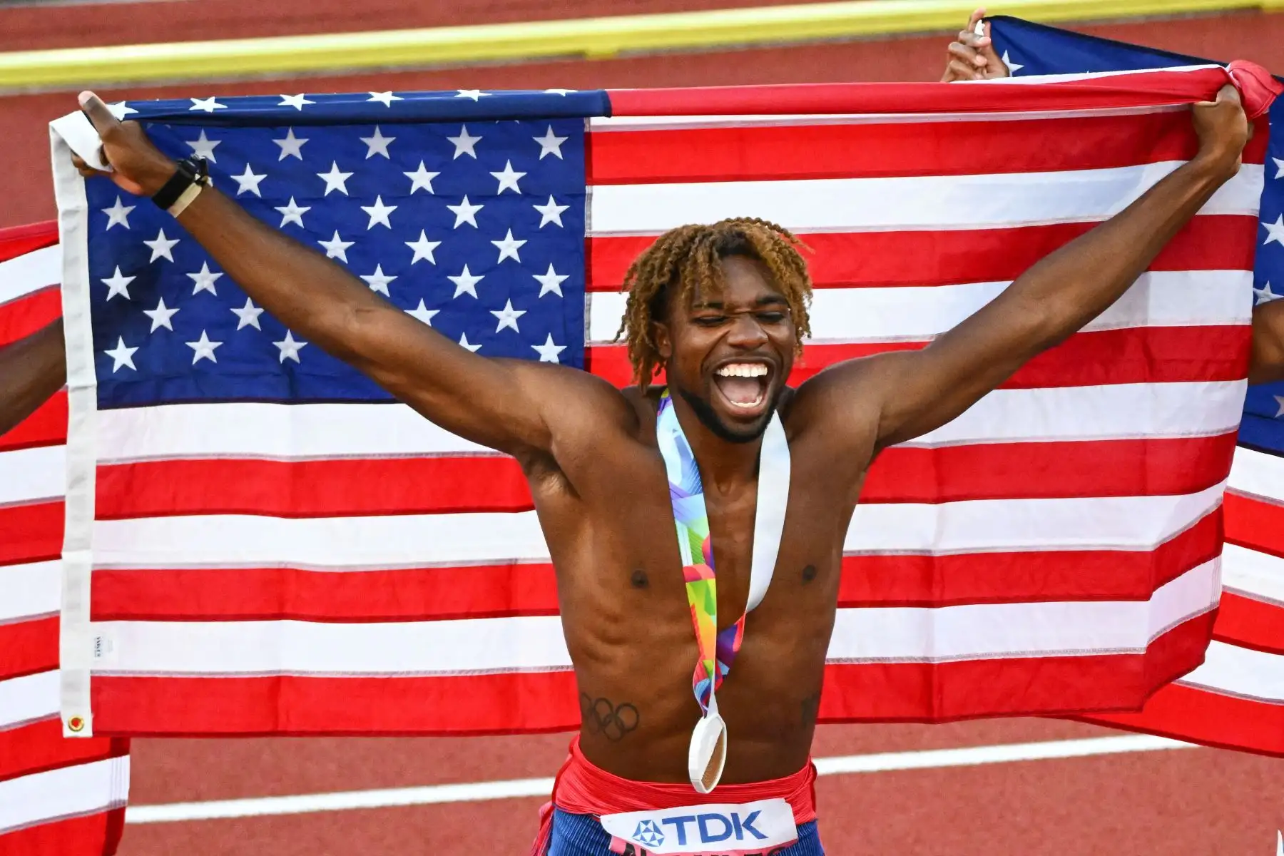 El estadounidense Noah Lyles reacciona después de ganar la final masculina de 200 m durante el Campeonato Mundial de Atletismo en Hayward Field en Eugene.
Foto: AFP
