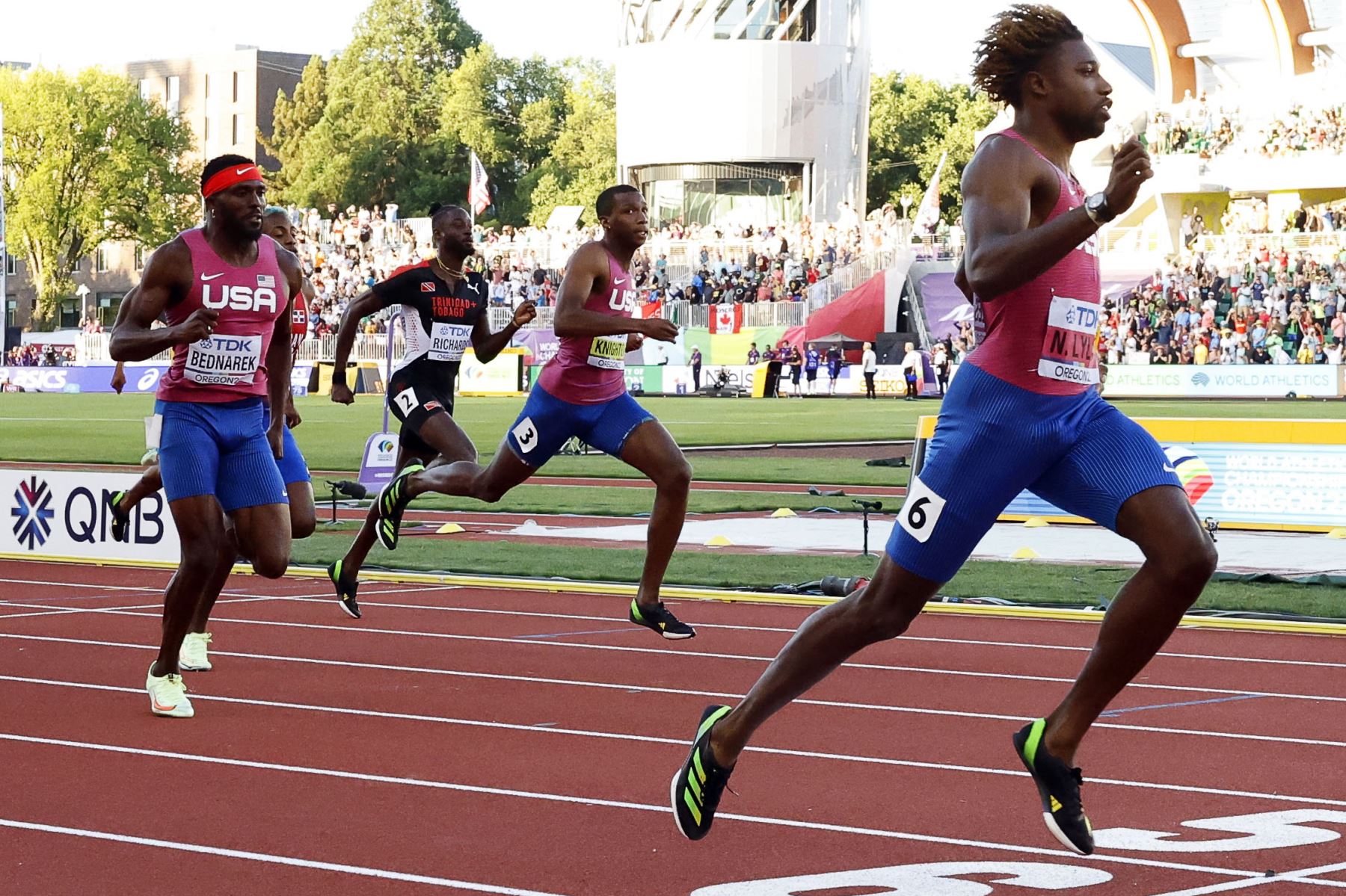 Noah Lyles de EE. UU. cruza la línea de meta para ganar la final masculina de 200 m en el Campeonato Mundial de Atletismo Oregon22 en Hayward Field en Eugene, Oregon, EE. UU.
Foto: EFE