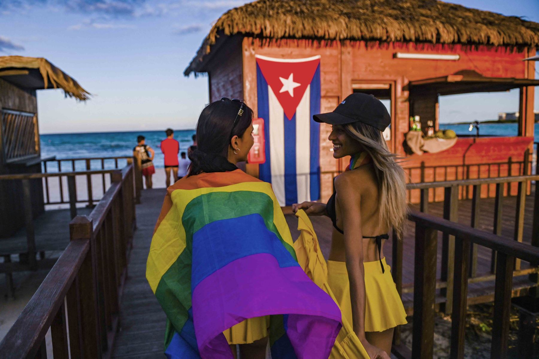 En una Cuba aún marcada por el machismo y la homofobia, cuyo gobierno persiguió y marginó a homosexuales en las décadas de 1960 y 1970, el matrimonio igualitario es un tema candente. Foto: AFP