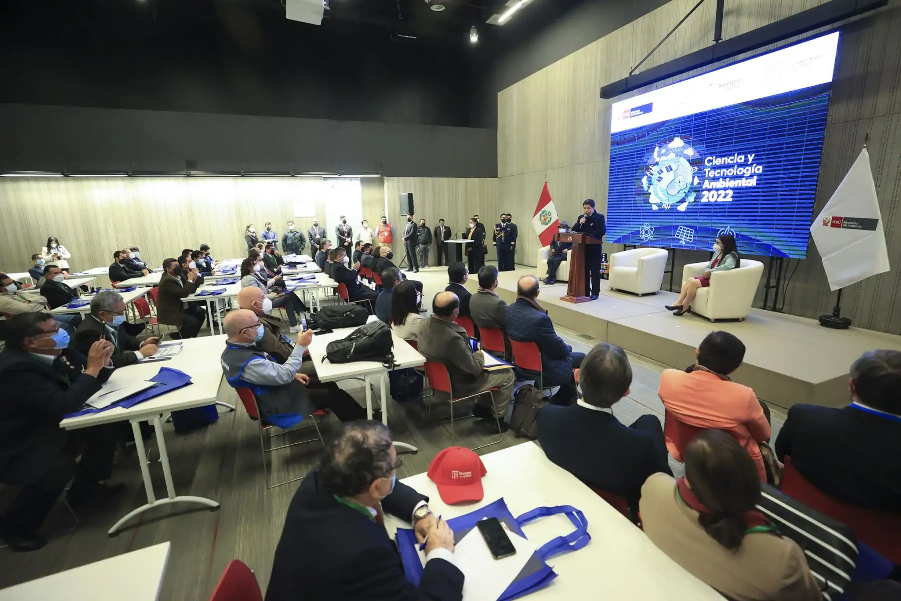 El presidente de la República, Pedro Castillo Terrones, inaugura el evento “Ciencia y Tecnología Ambiental 2022”, que abordará temas ambientales como la gestión de residuos sólidos, la reducción de emisión de gases efecto invernadero, el impulso a la economía circular y la gestión integrada de los recursos ambientales.
Foto: ANDINA/ Prensa Presidencia