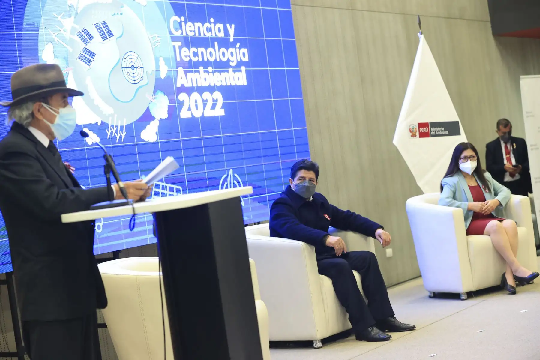 El presidente de la República, Pedro Castillo Terrones, inaugura el evento “Ciencia y Tecnología Ambiental 2022”, que abordará temas ambientales como la gestión de residuos sólidos, la reducción de emisión de gases efecto invernadero, el impulso a la economía circular y la gestión integrada de los recursos ambientales.
Foto: ANDINA/ Prensa Presidencia